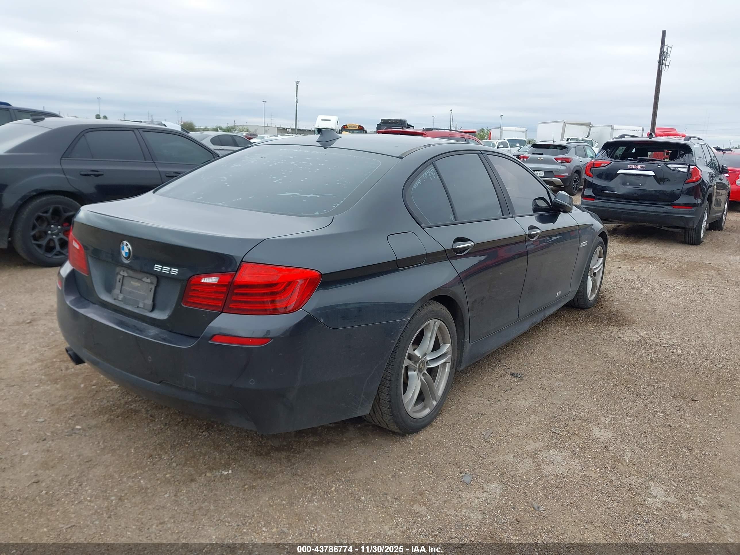 BMW 528I image 4