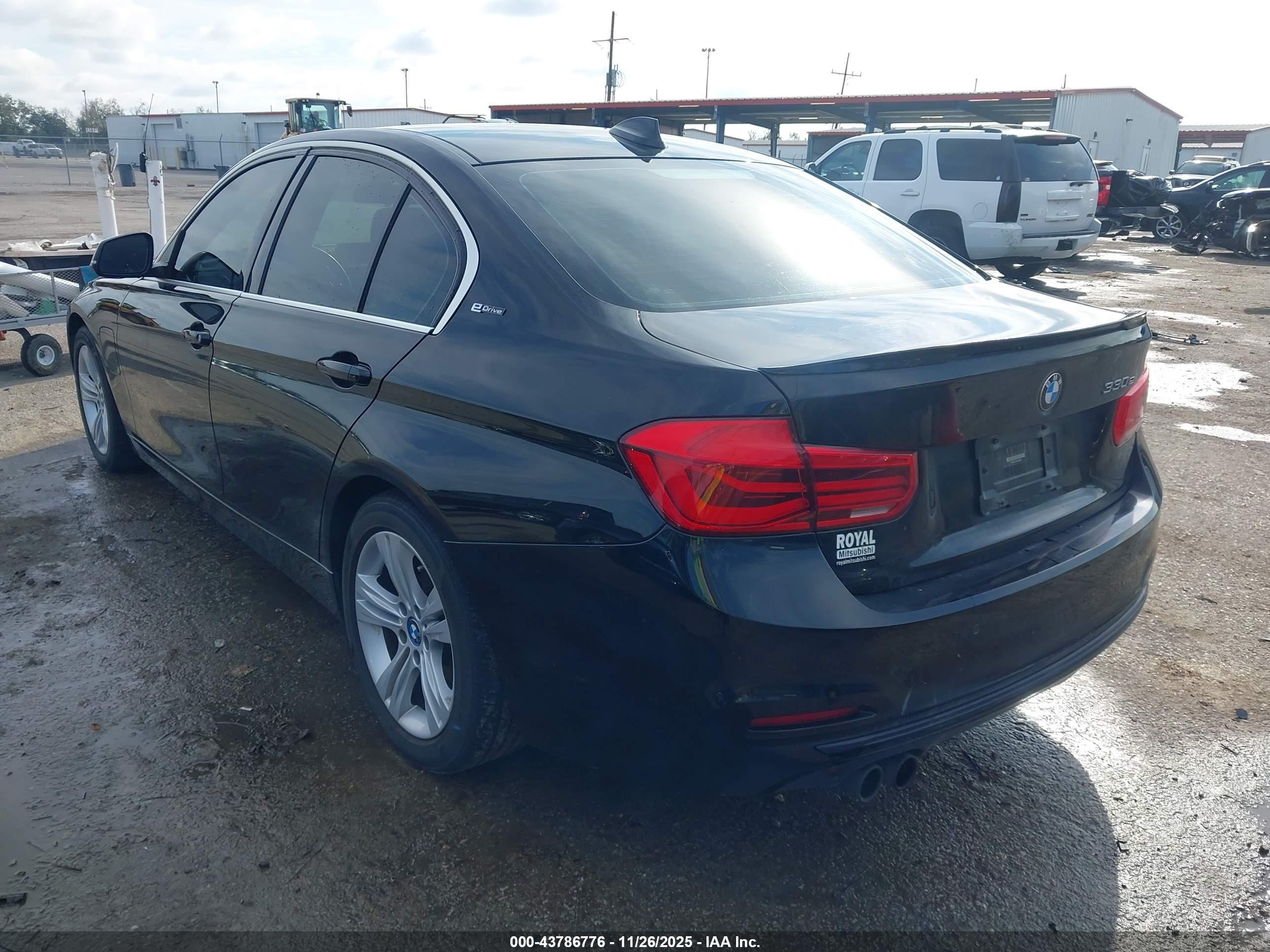 BMW 330E image 3