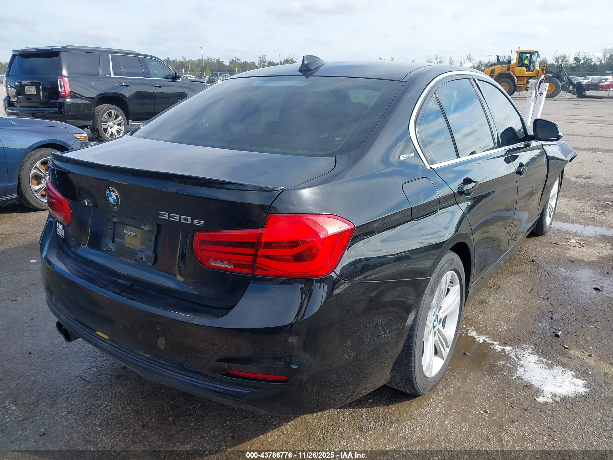 BMW 330E image 4