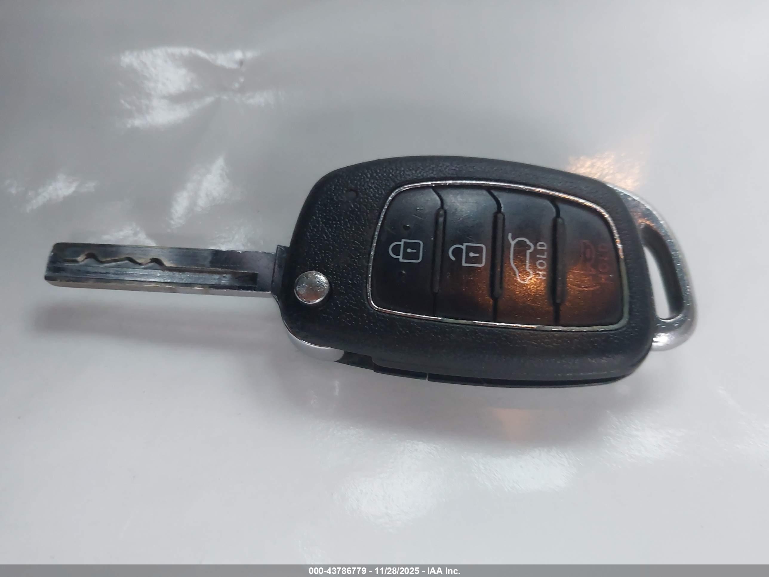 HYUNDAI SANTA image 11