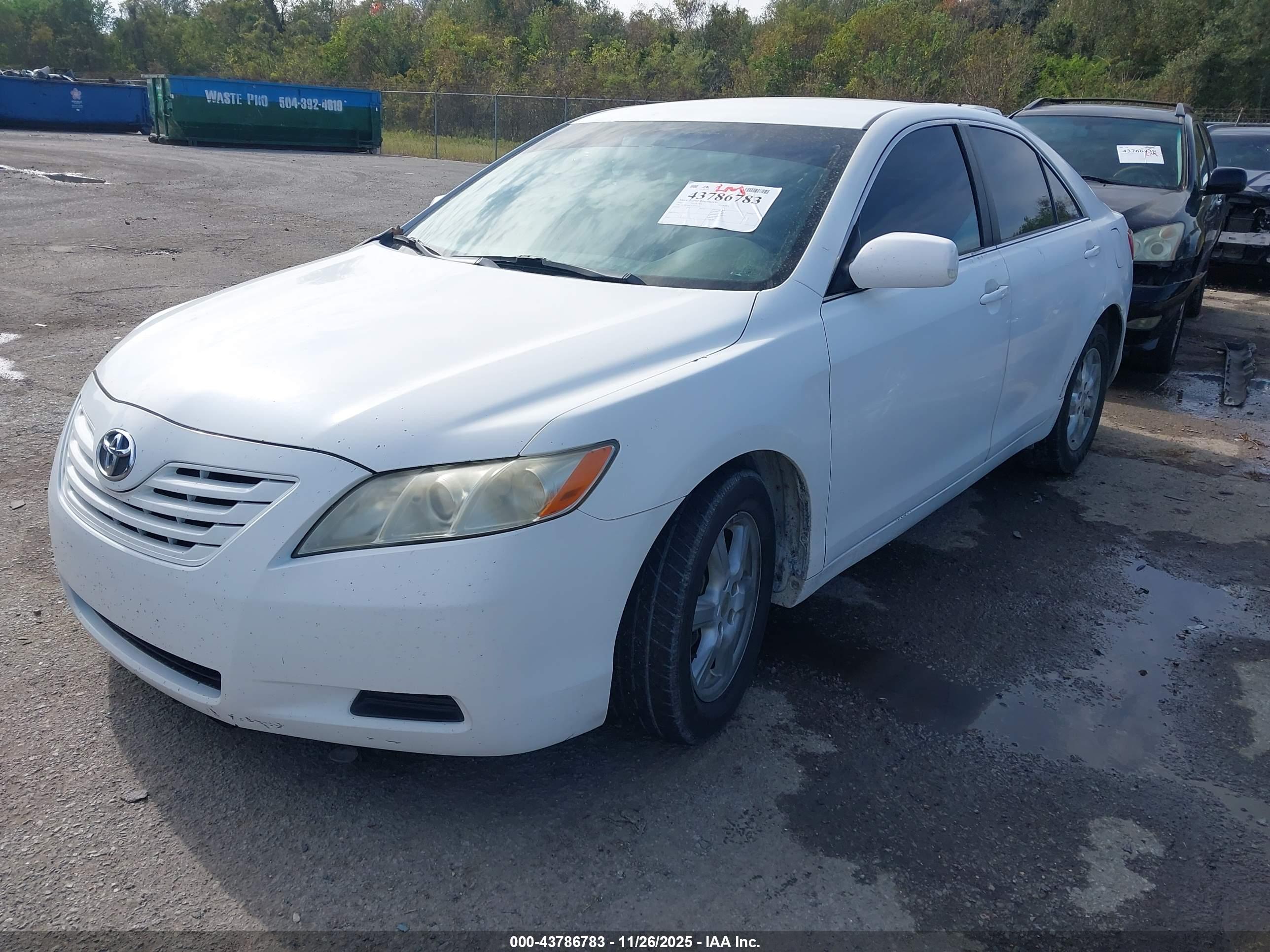 TOYOTA CAMRY image 2