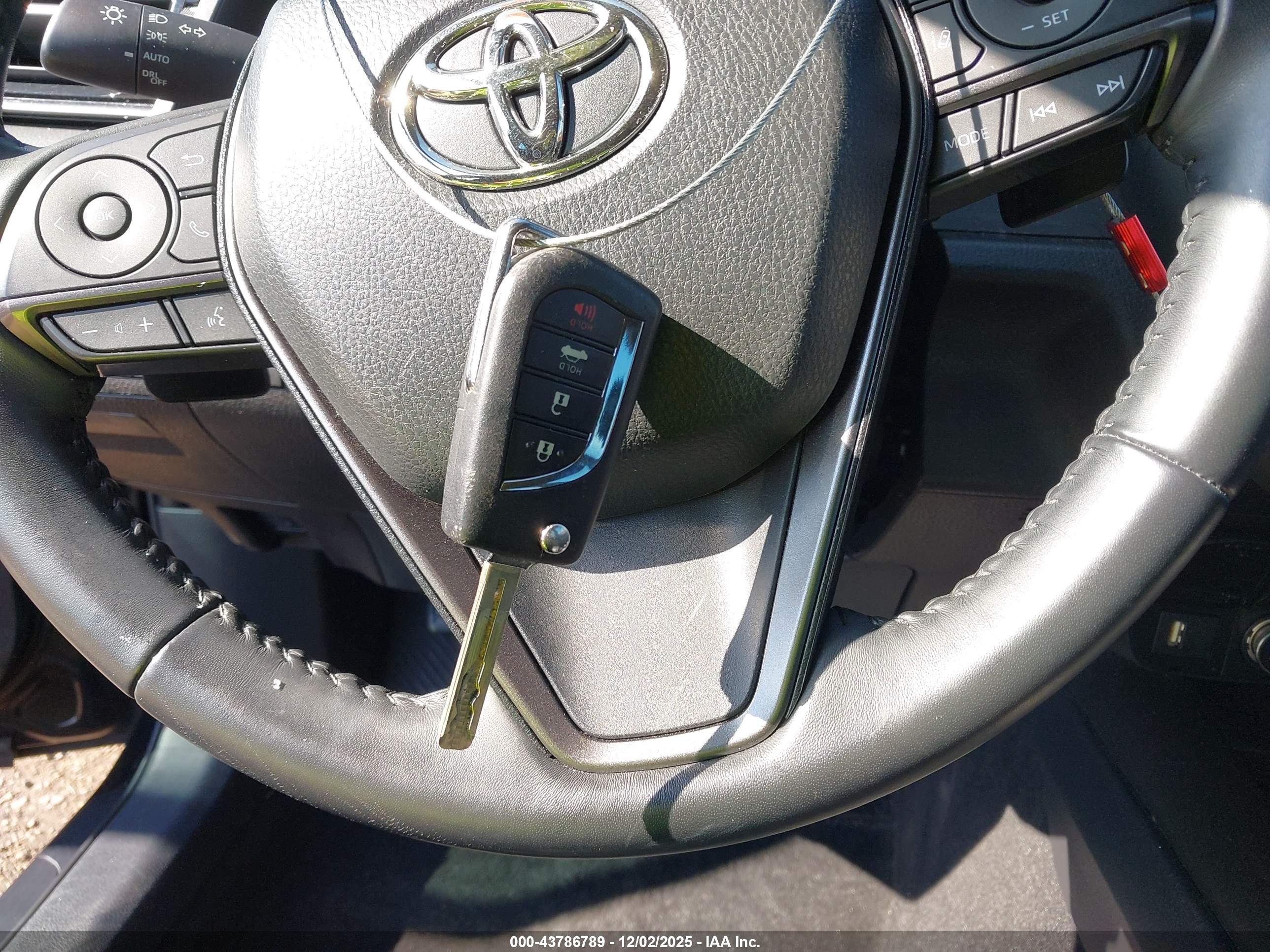 TOYOTA CAMRY image 11