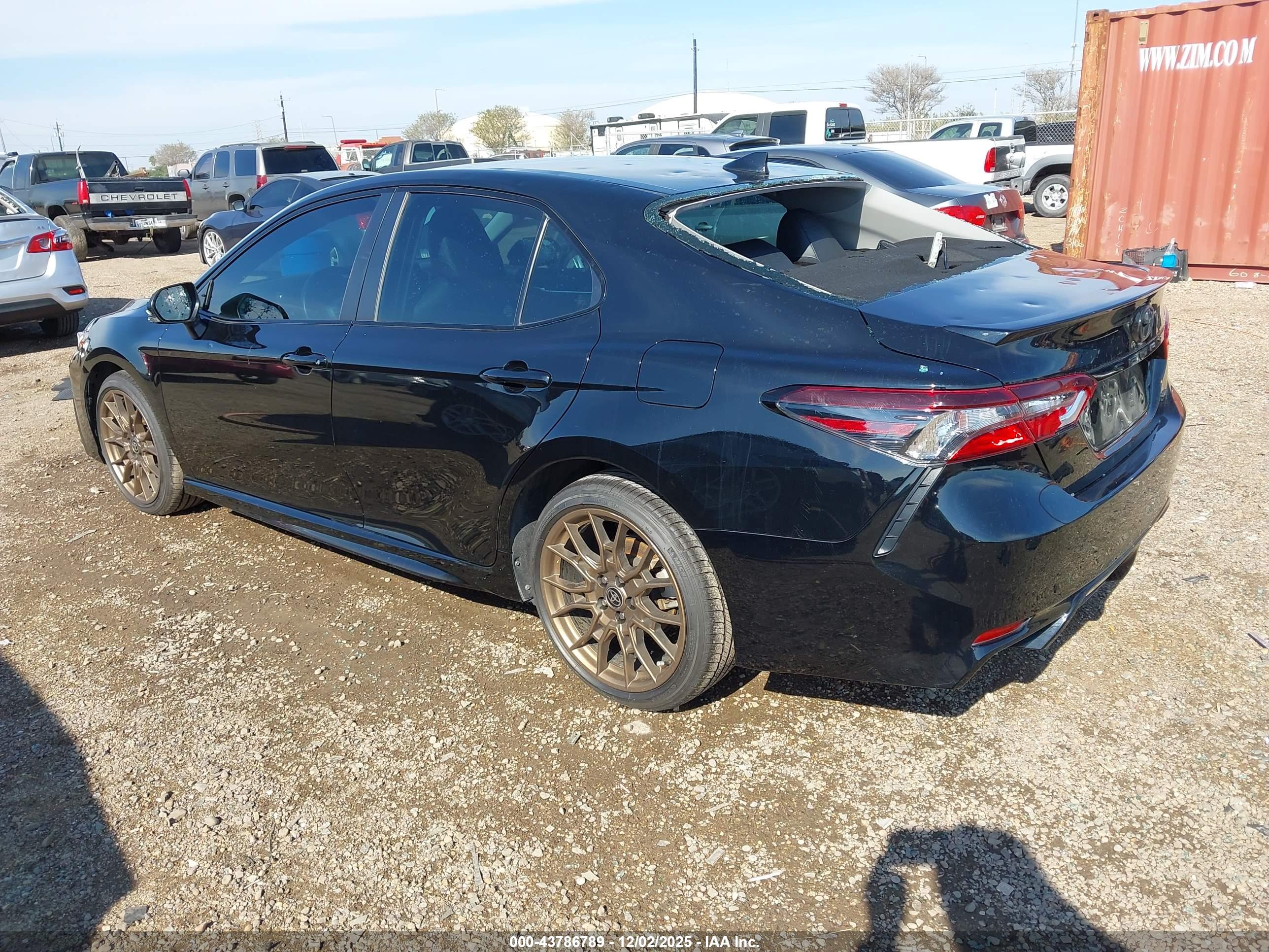 TOYOTA CAMRY image 3
