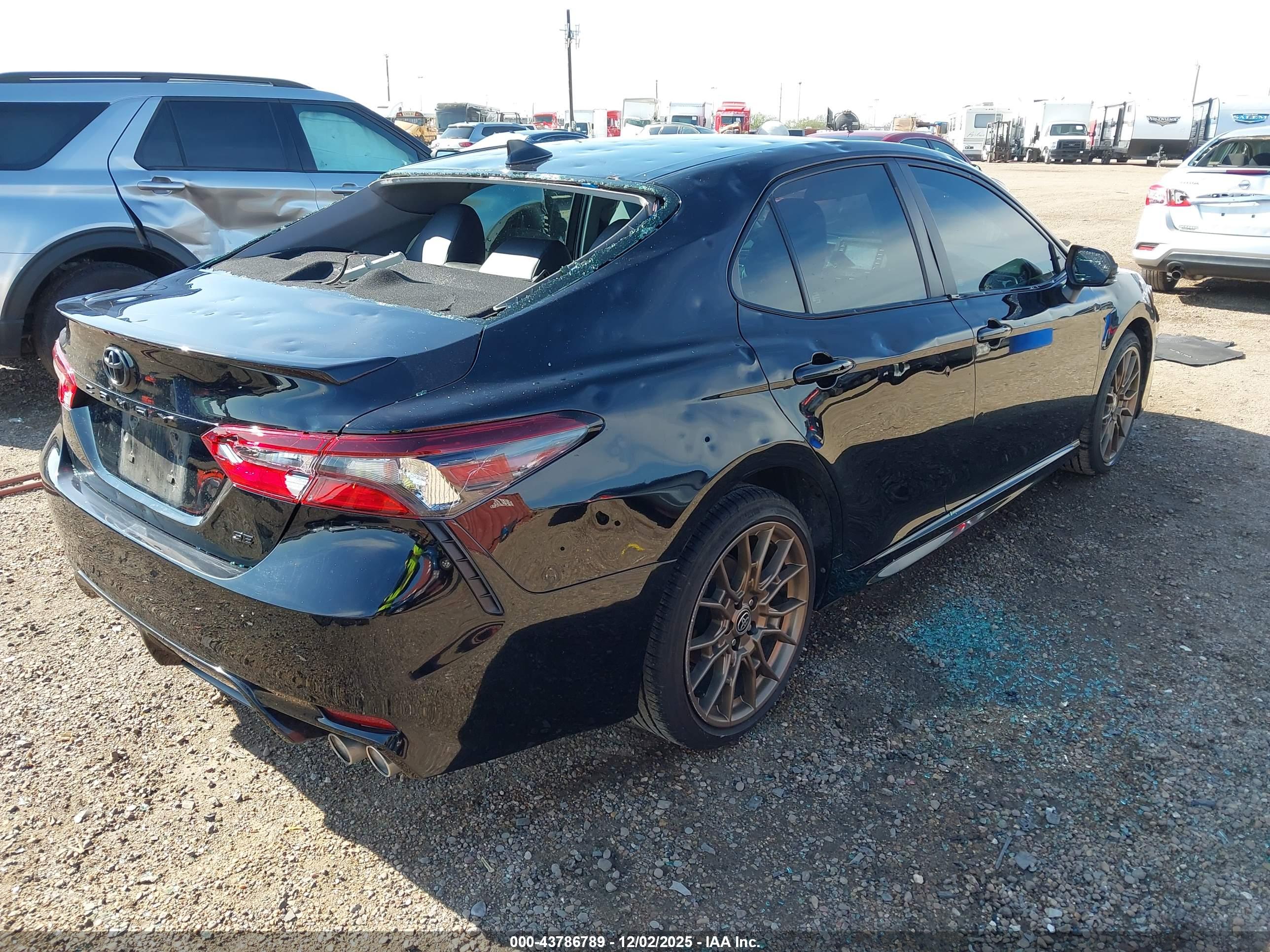 TOYOTA CAMRY image 4