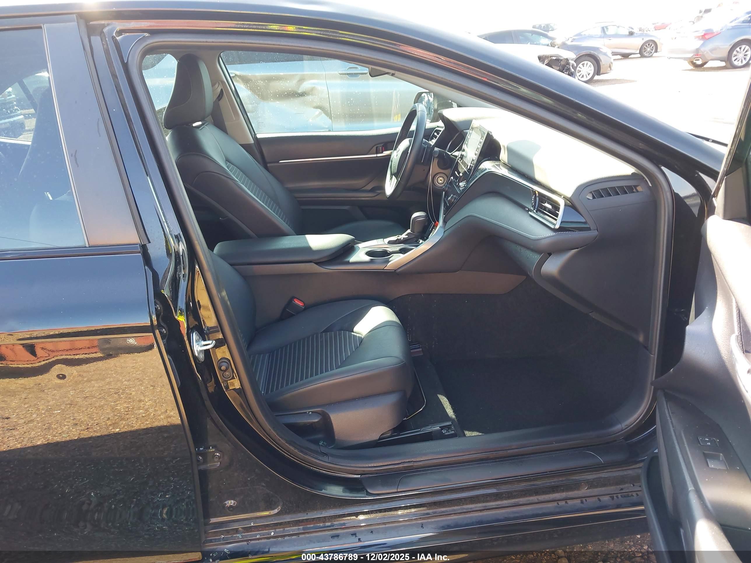 TOYOTA CAMRY image 5