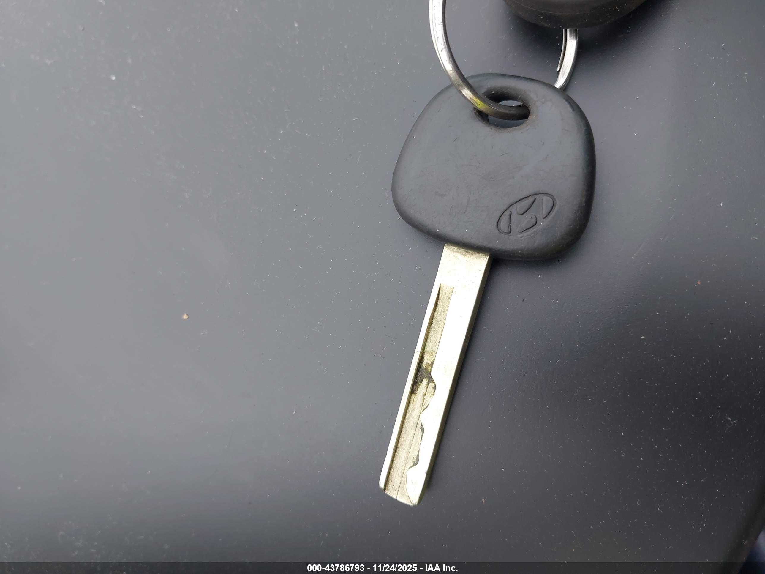 HYUNDAI ACCENT image 11