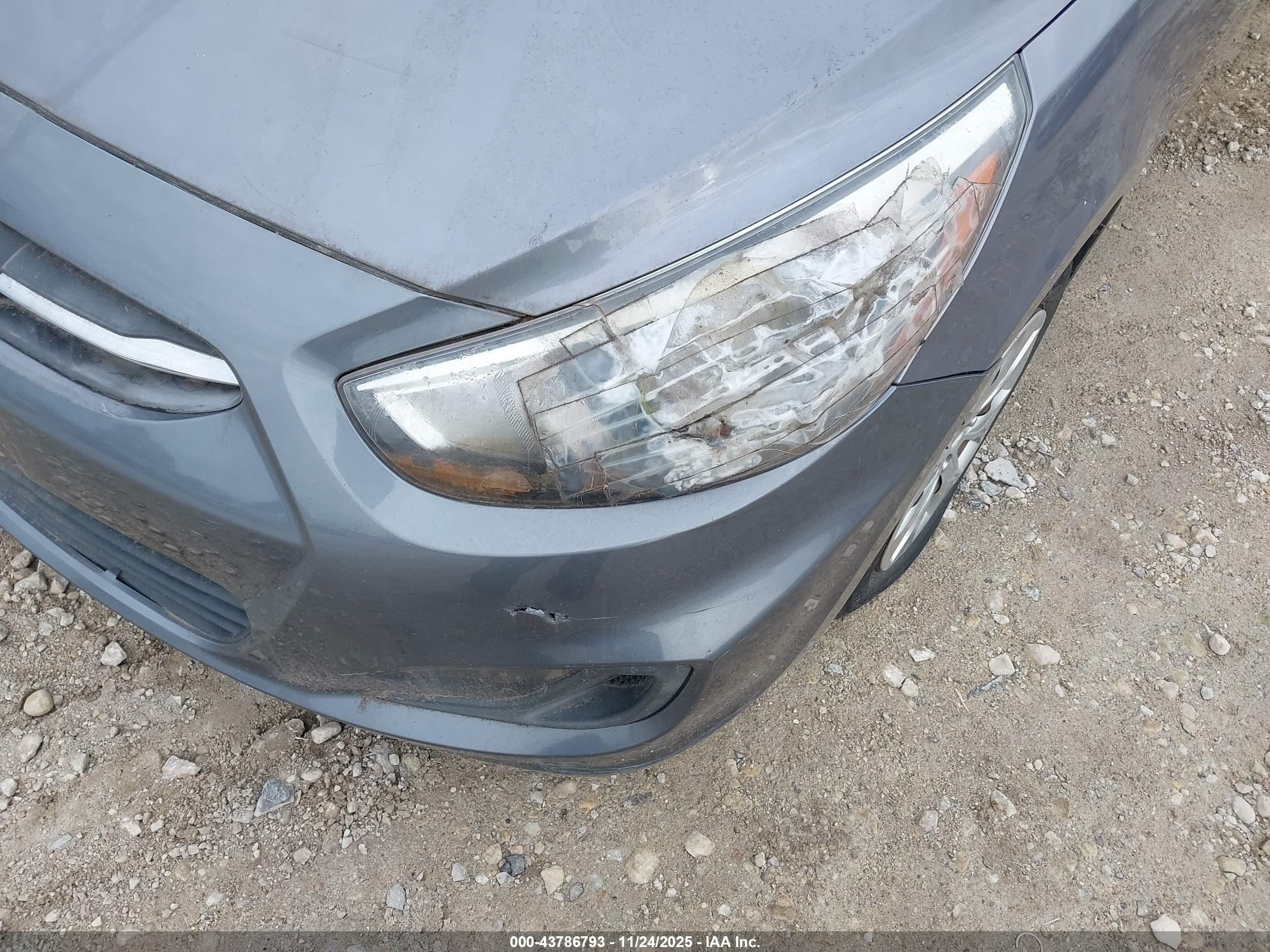 HYUNDAI ACCENT image 6