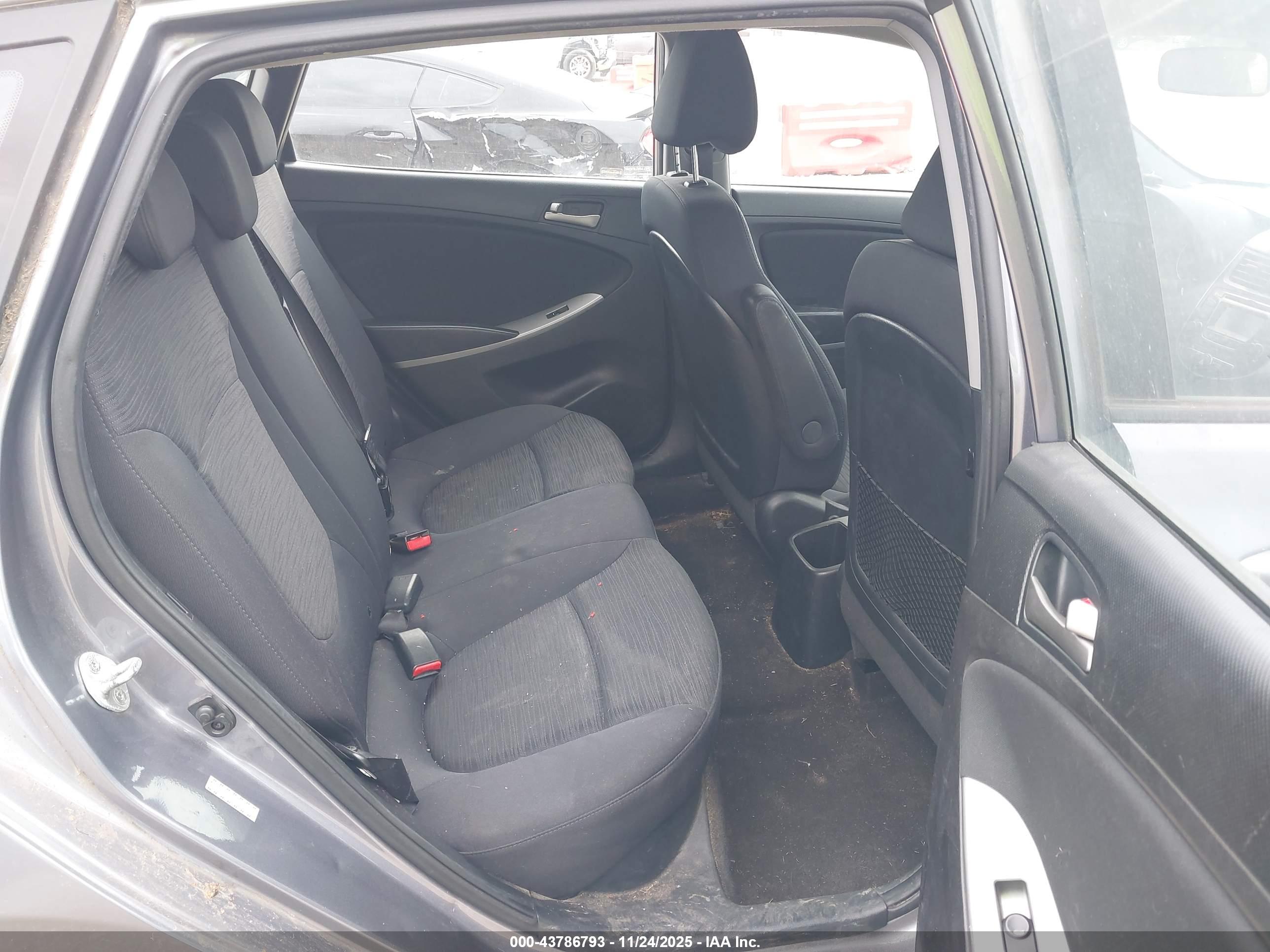 HYUNDAI ACCENT image 8