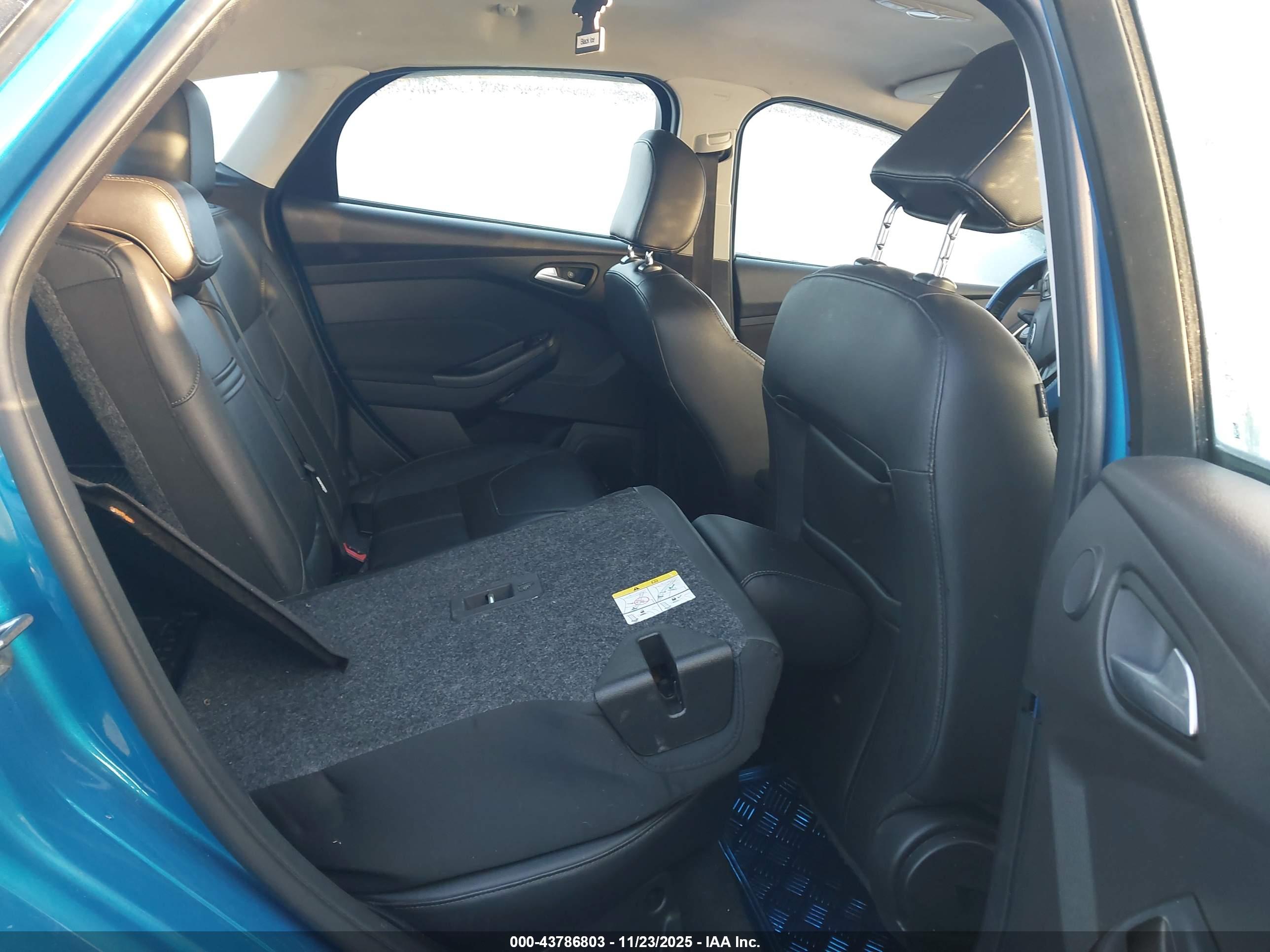 FORD FOCUS image 8