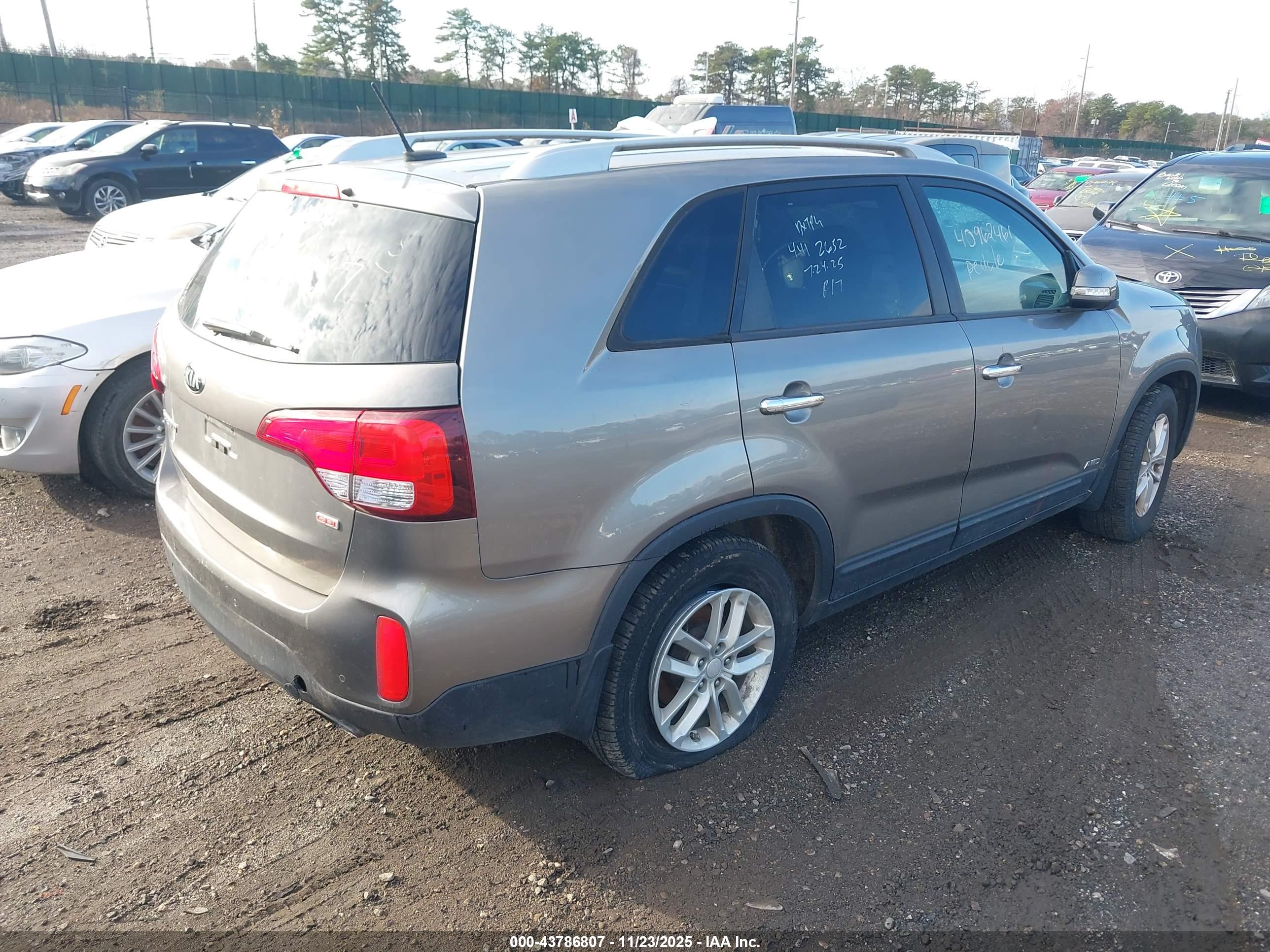 KIA SORENTO image 4