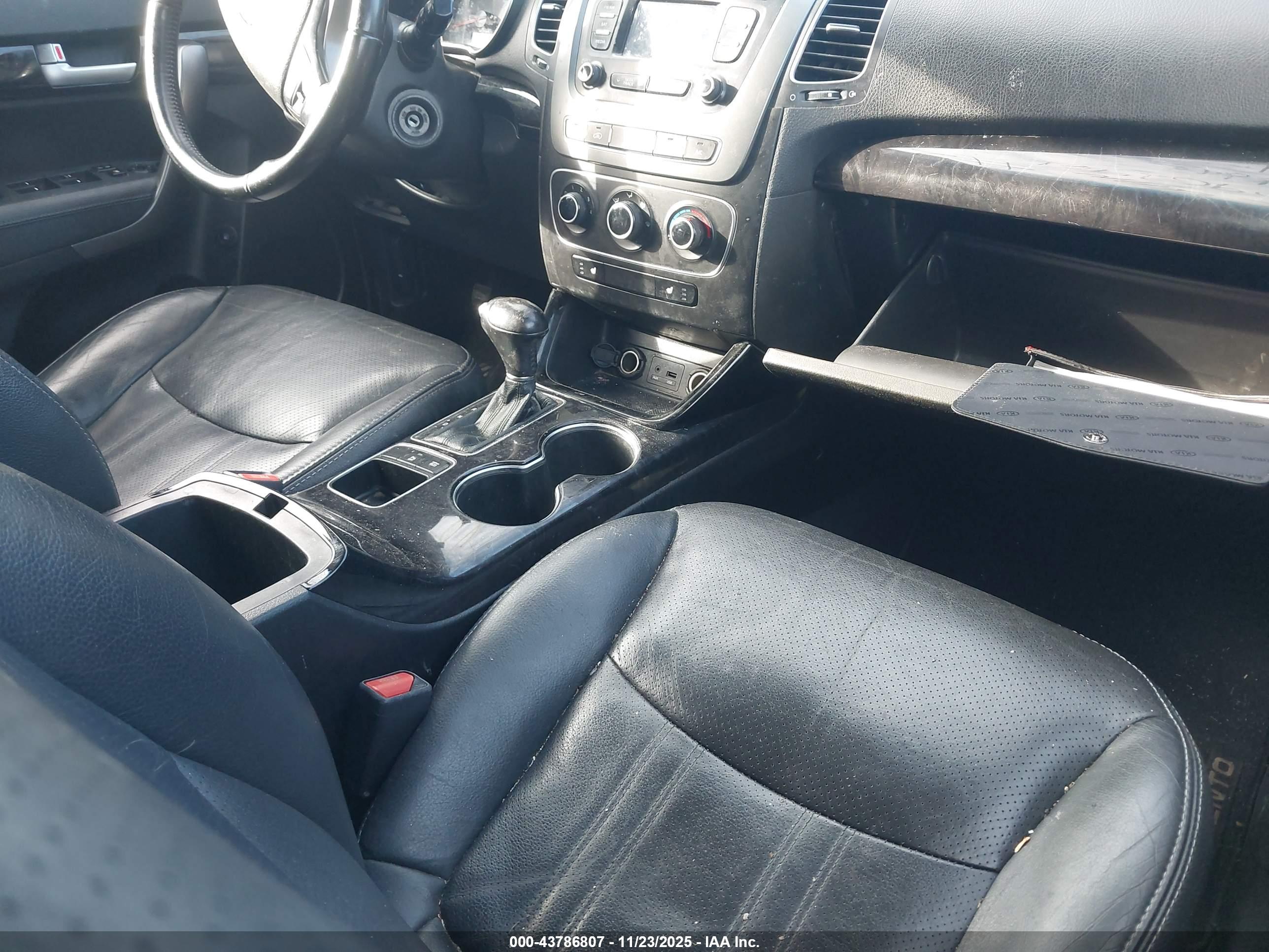 KIA SORENTO image 5