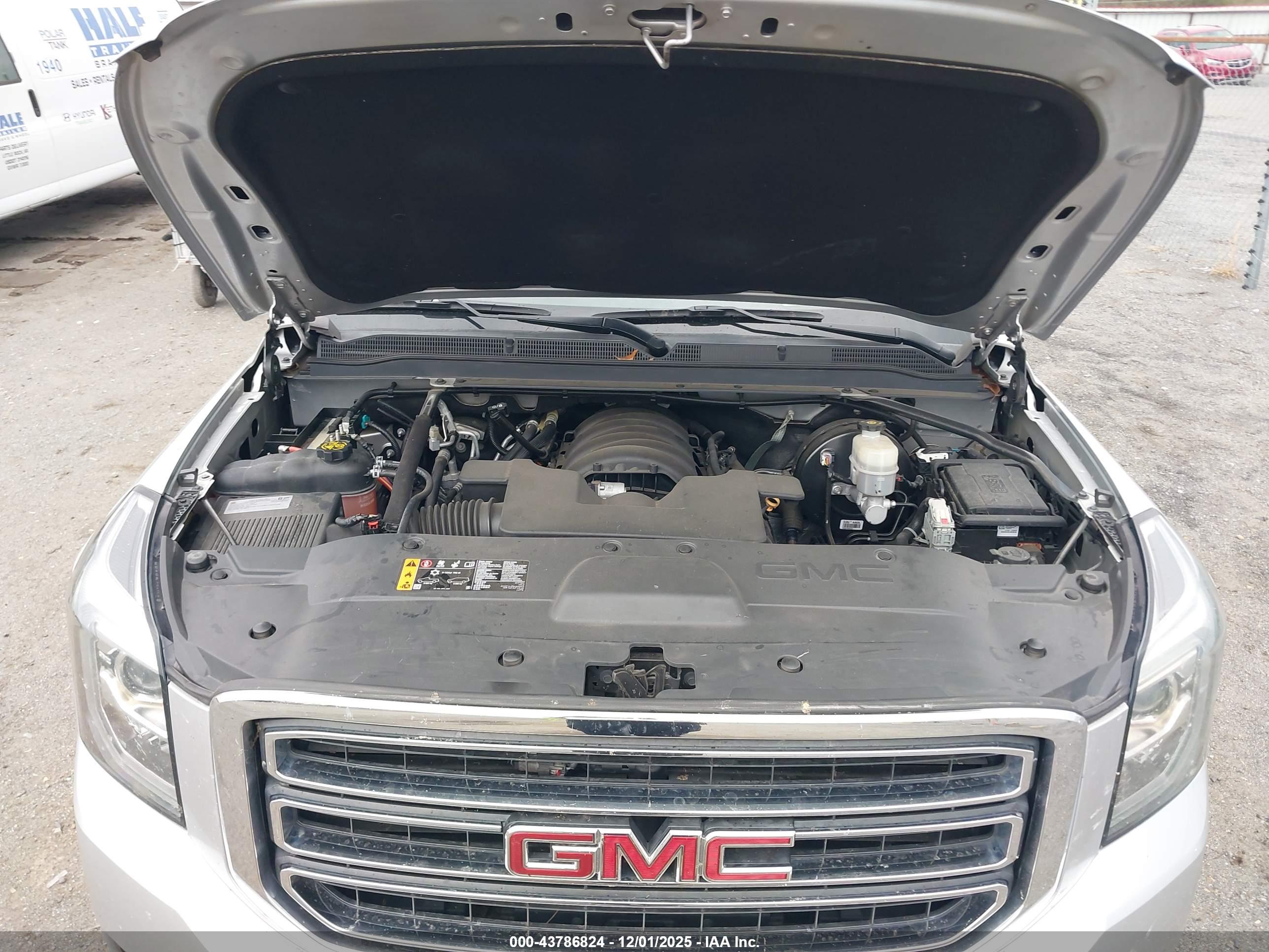GMC YUKON image 10