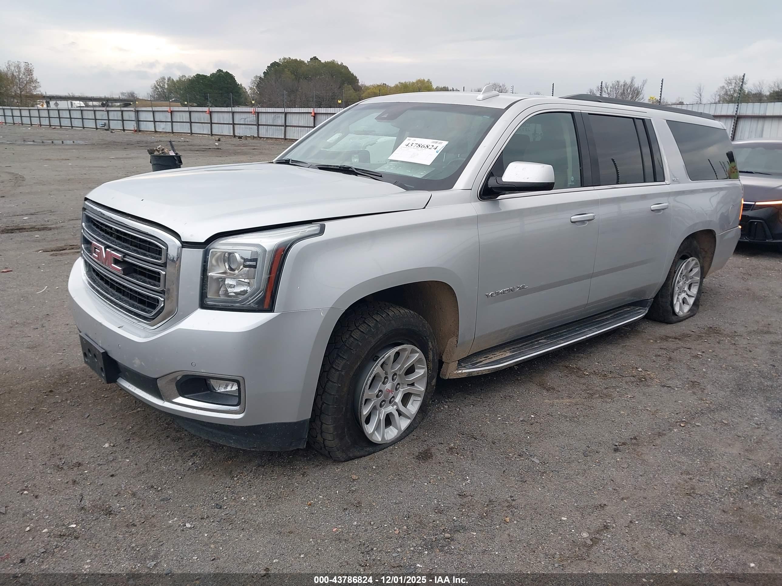 GMC YUKON image 2