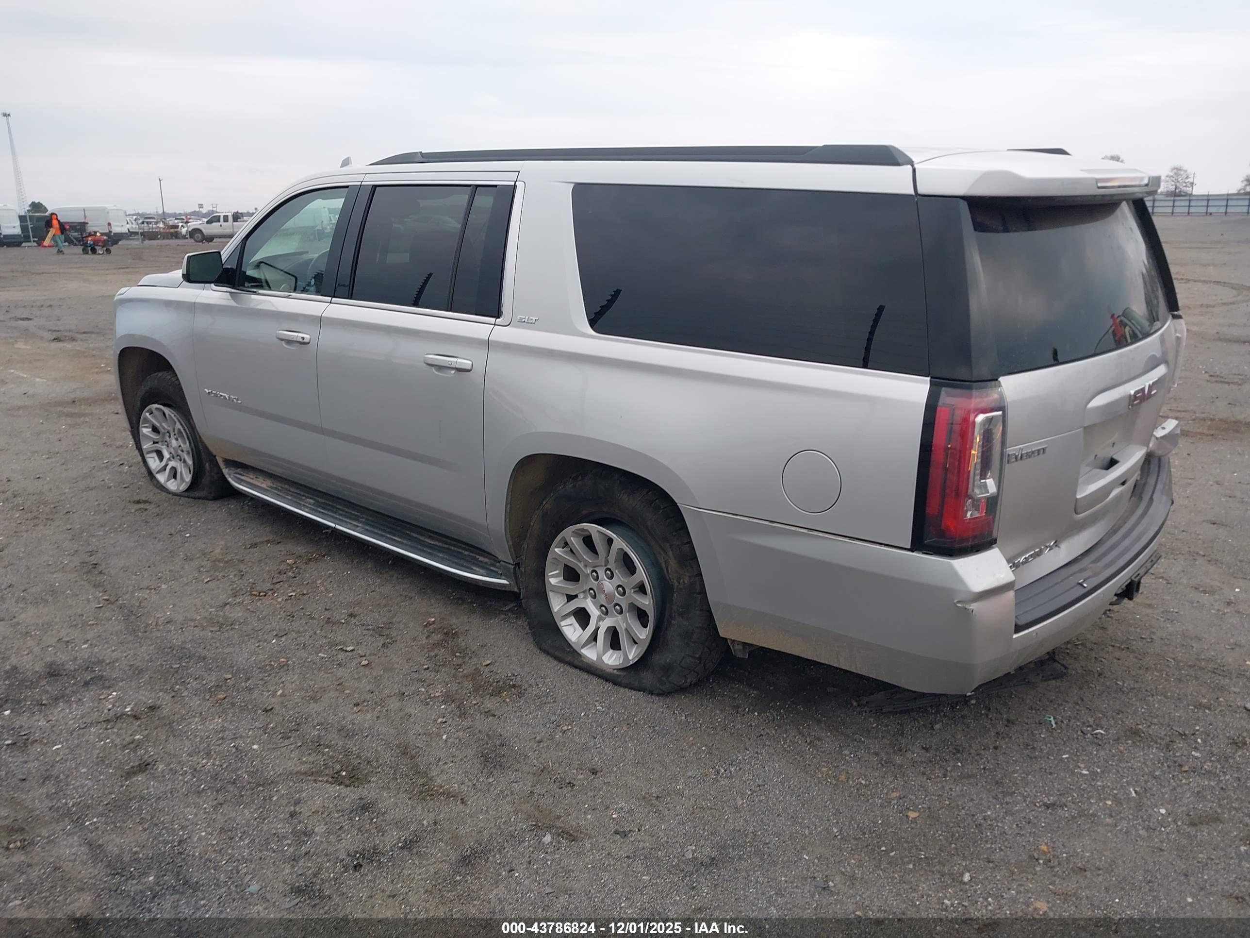 GMC YUKON image 3