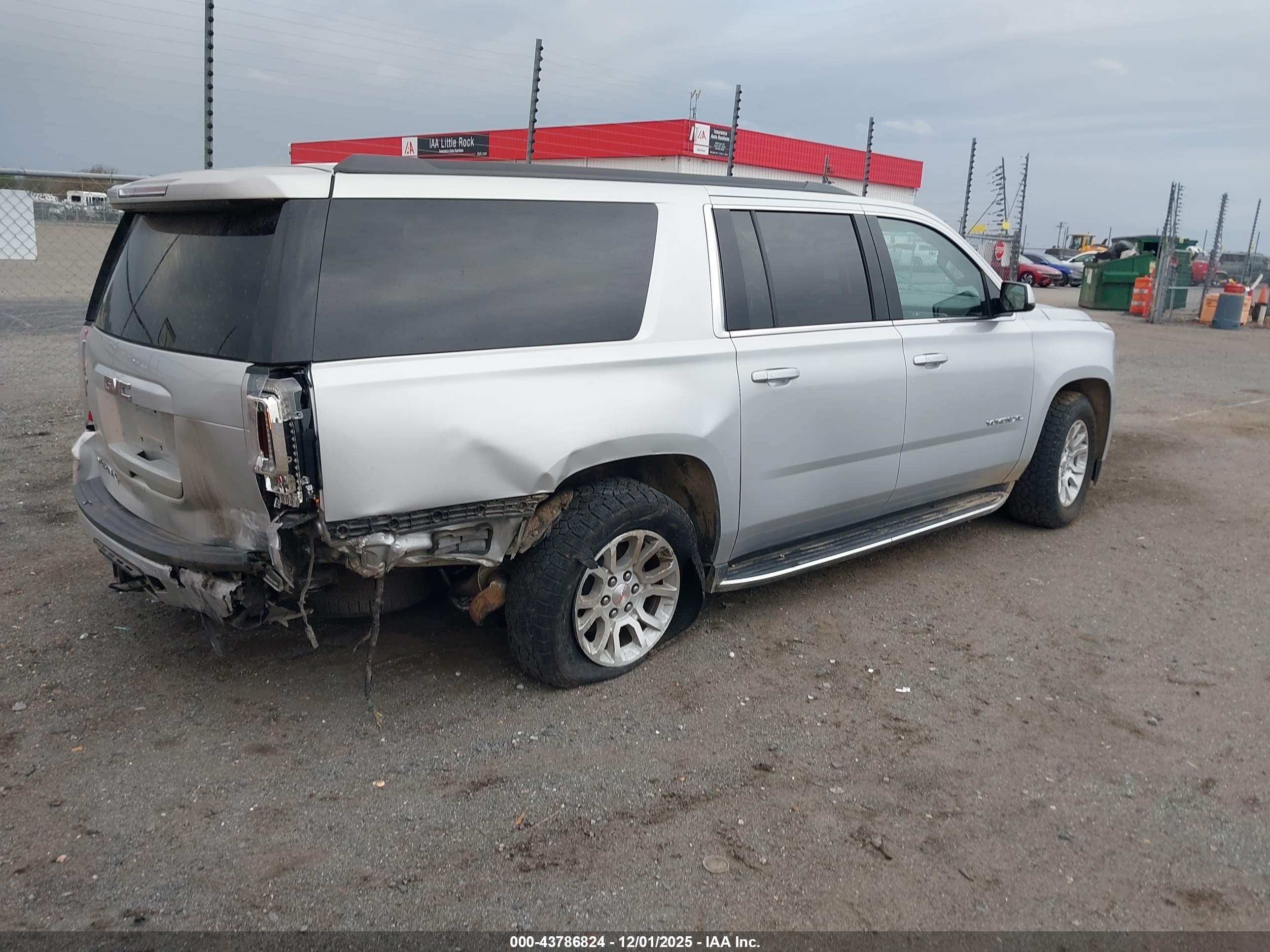 GMC YUKON image 4