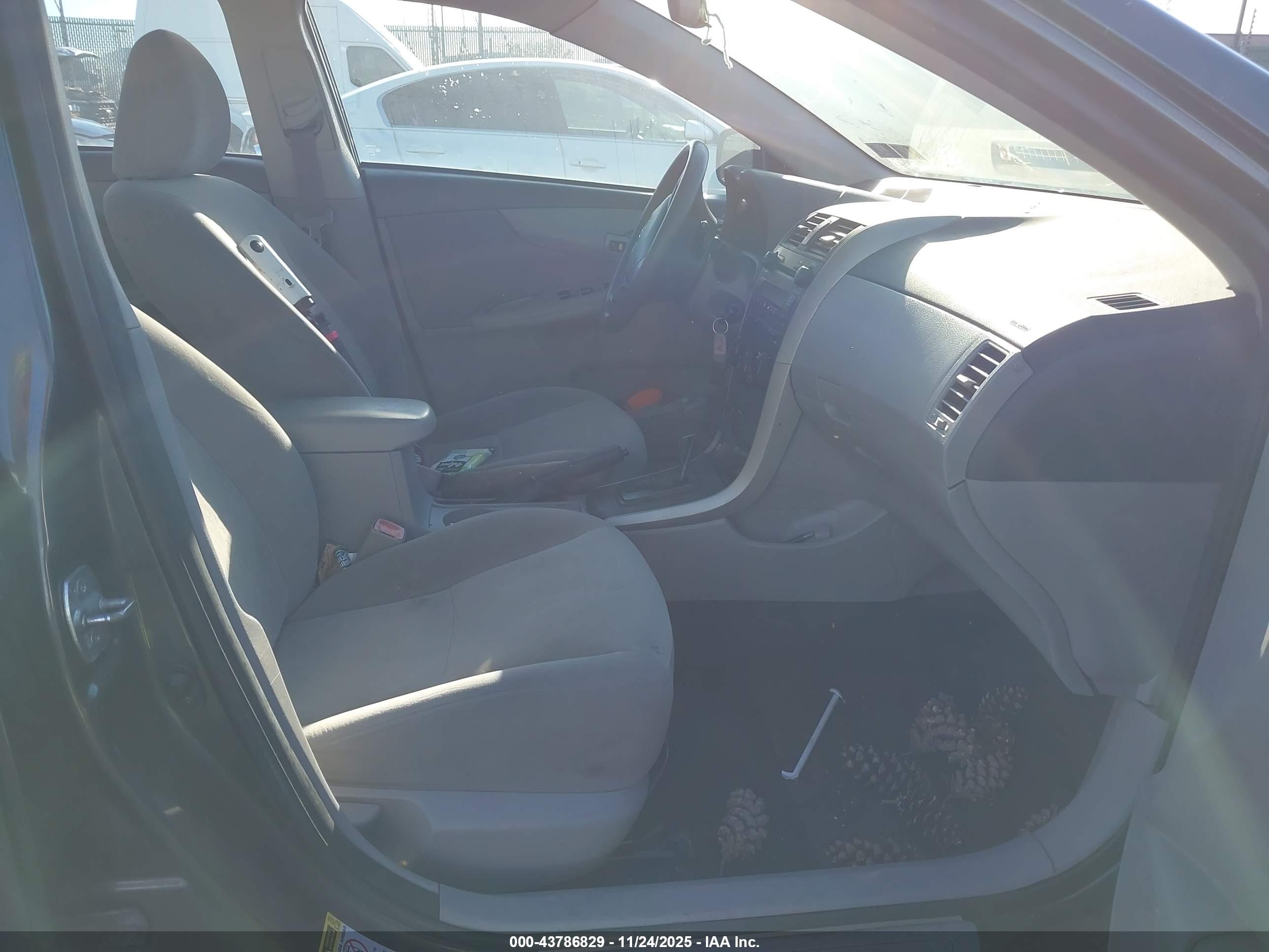 TOYOTA COROLLA image 5