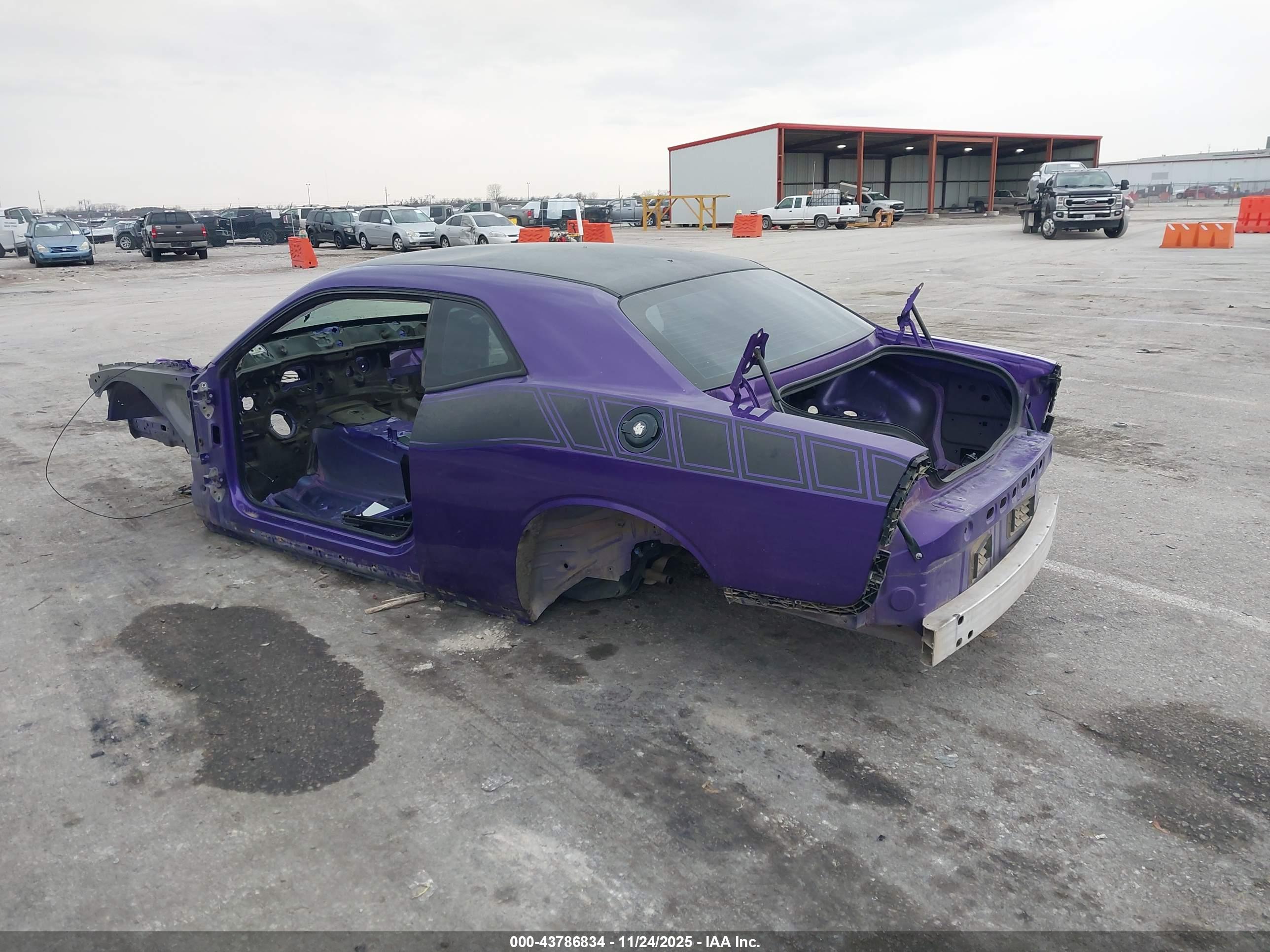 DODGE CHALLENGER image 3