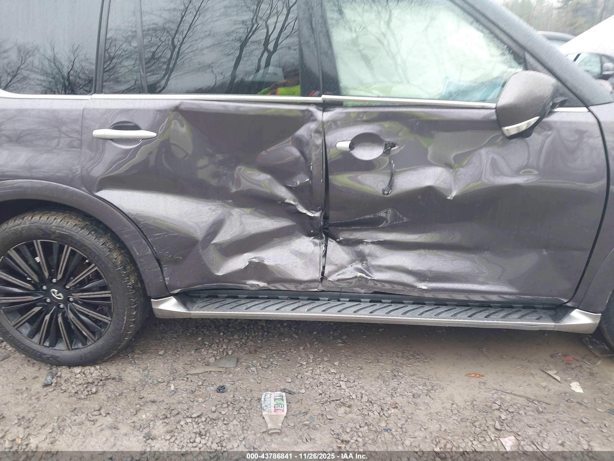 INFINITI QX80 image 6