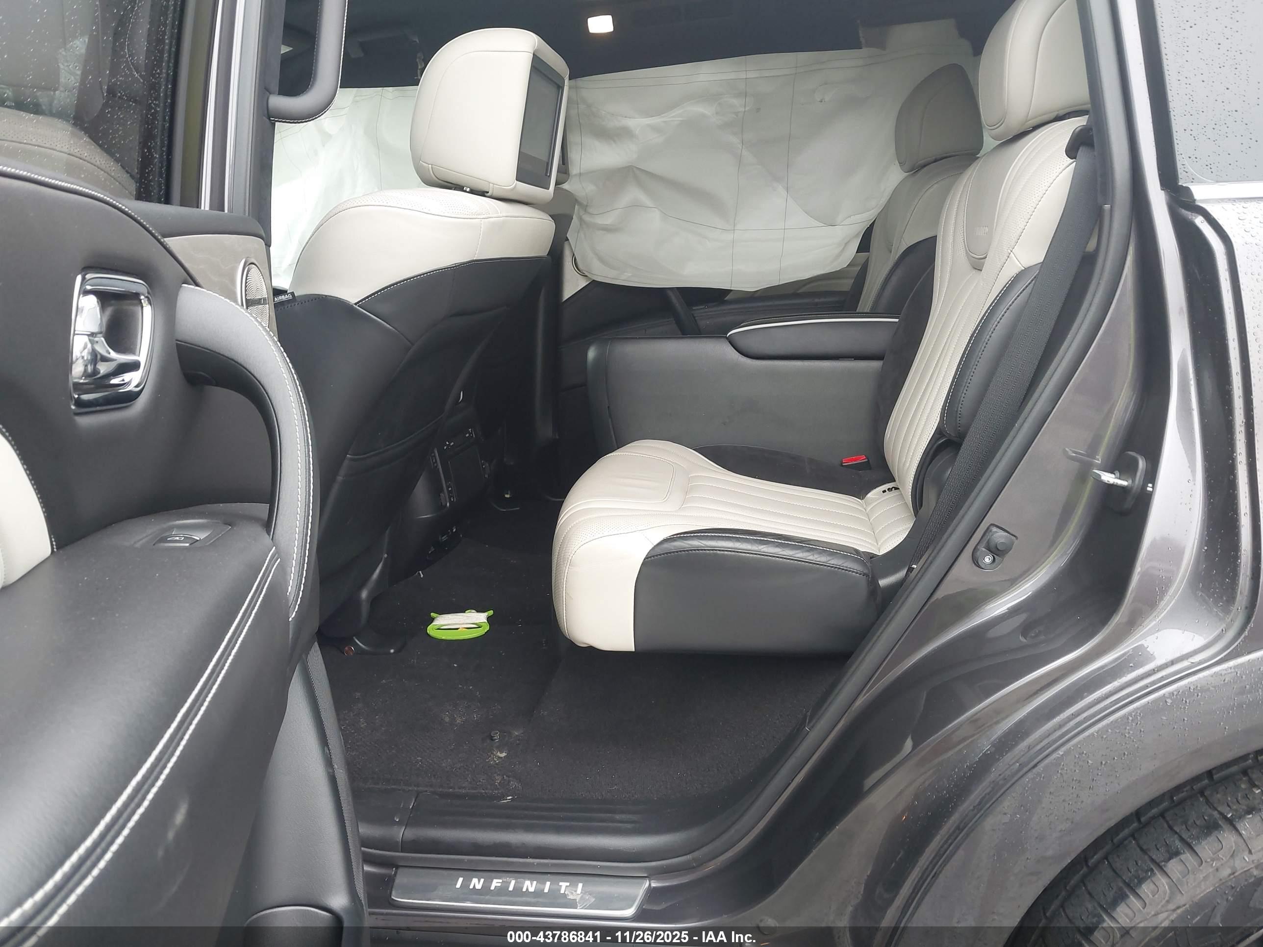 INFINITI QX80 image 8