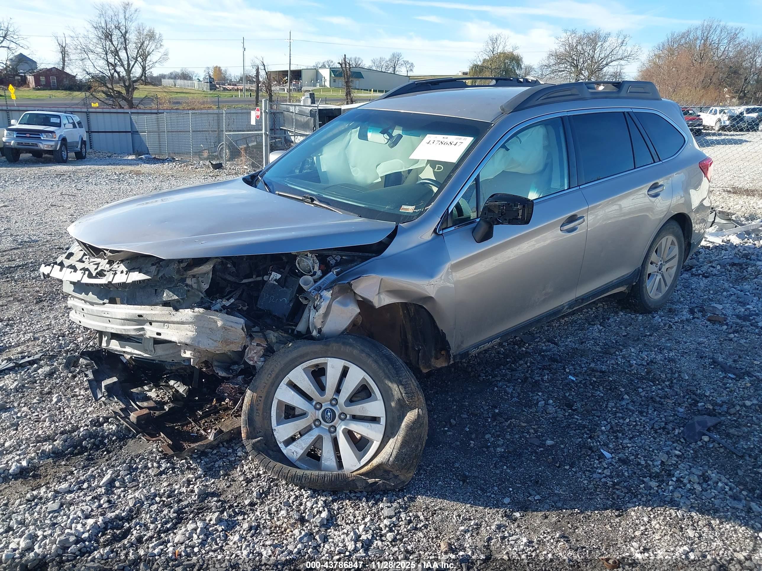 SUBARU OUTBACK image 2