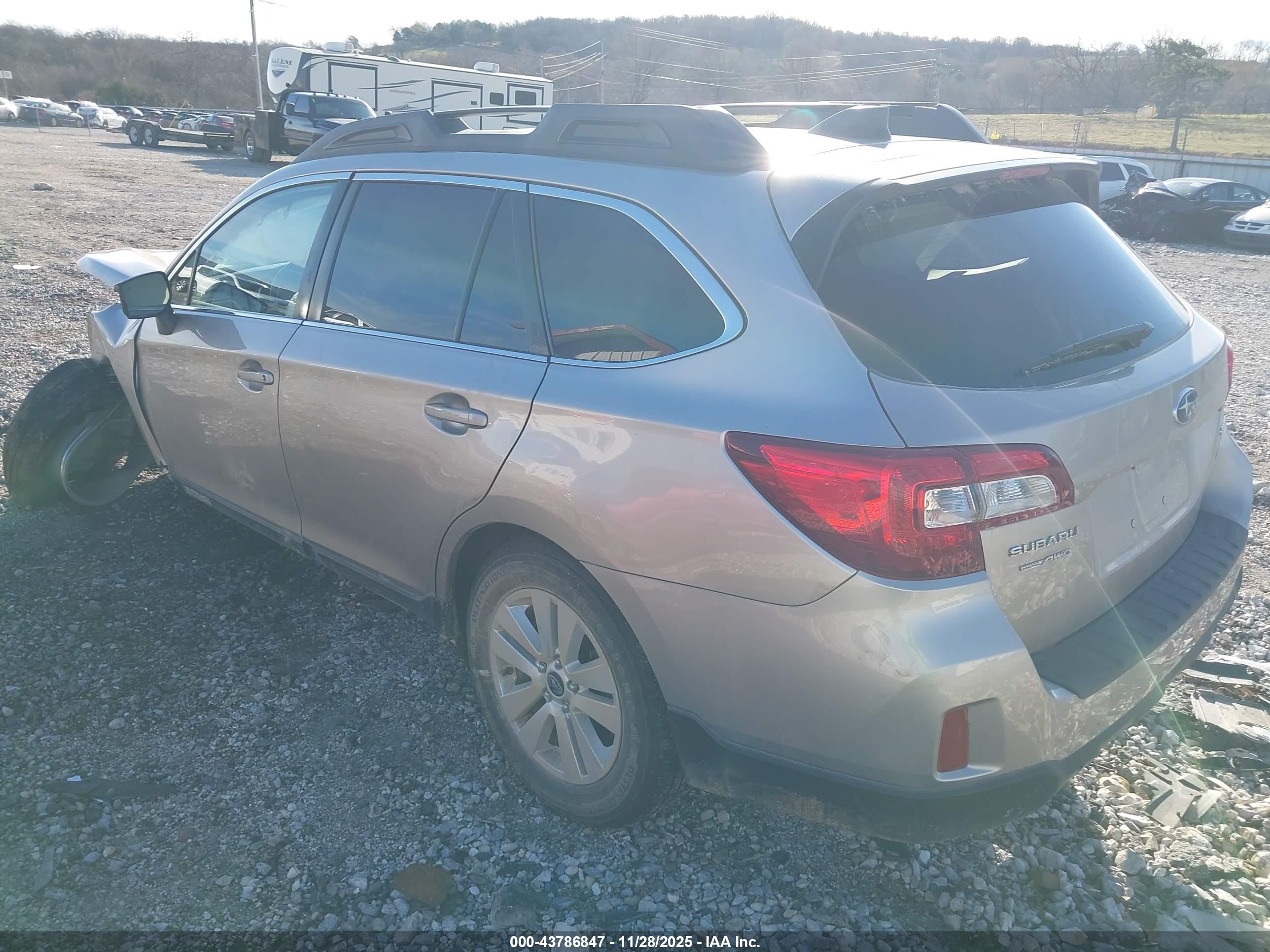 SUBARU OUTBACK image 3