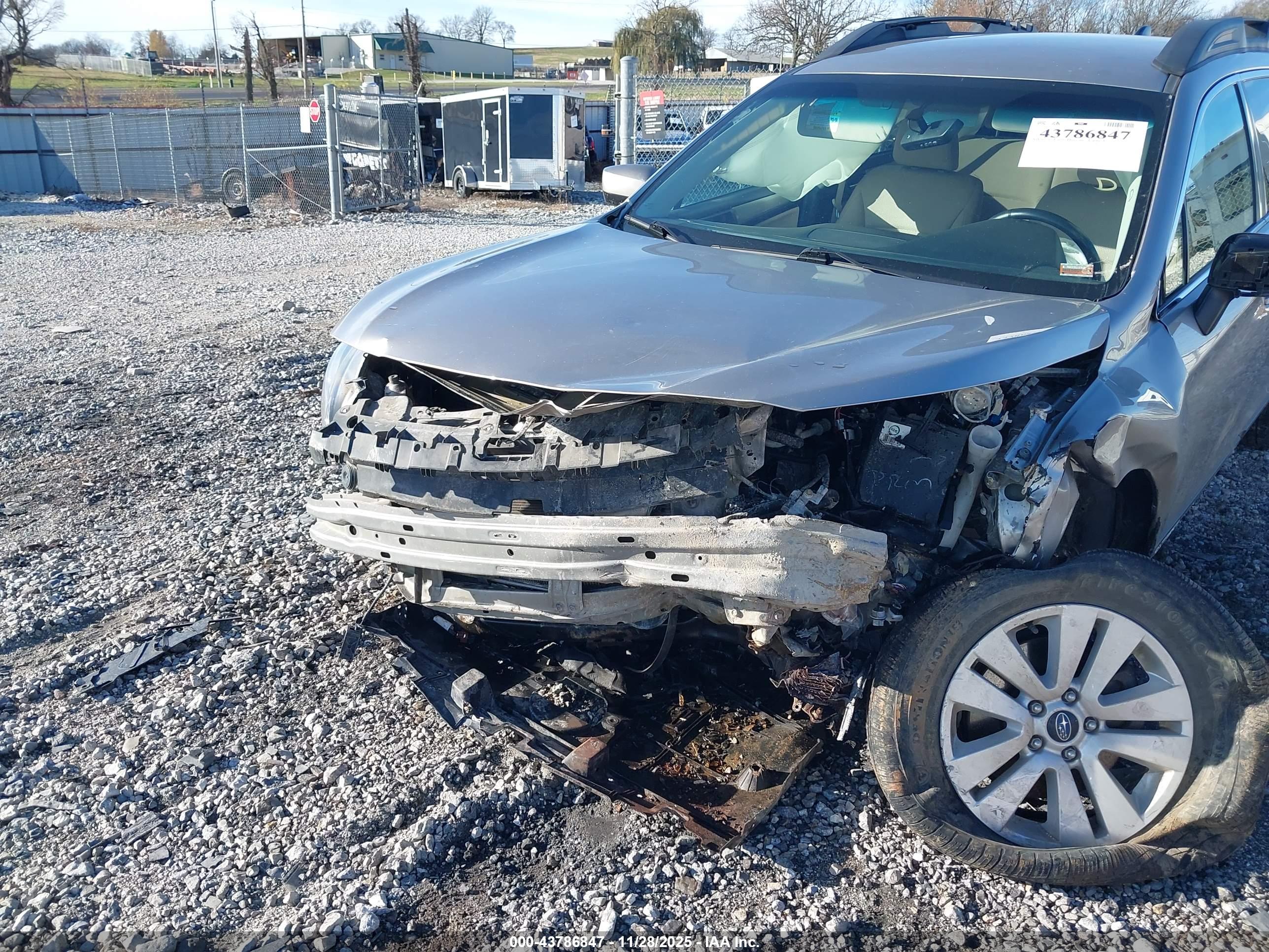 SUBARU OUTBACK image 6