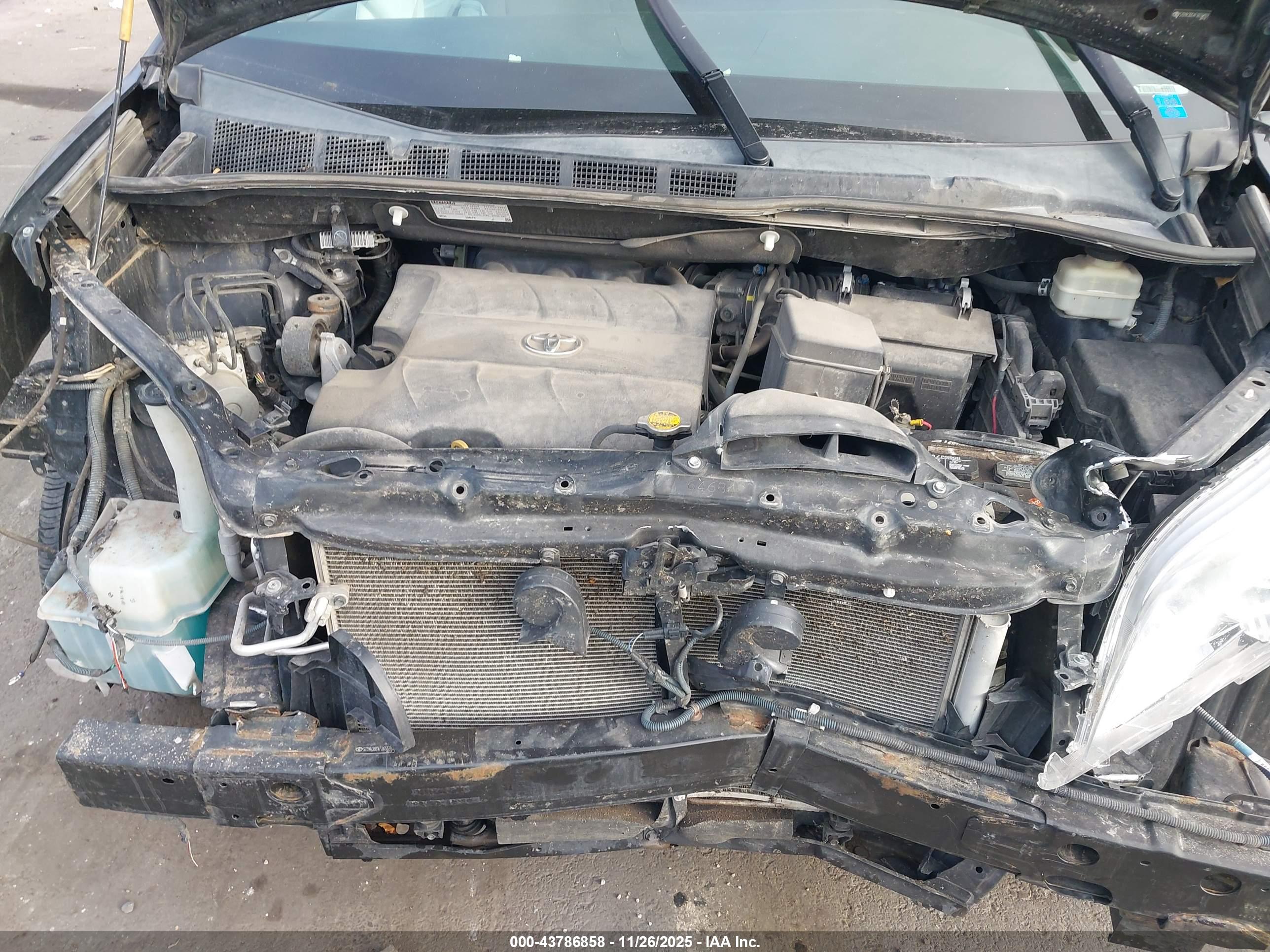 TOYOTA SIENNA image 10