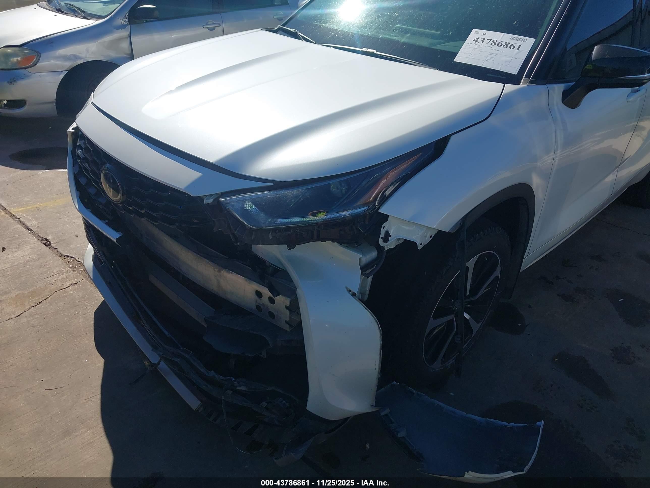 TOYOTA HIGHLANDER image 6