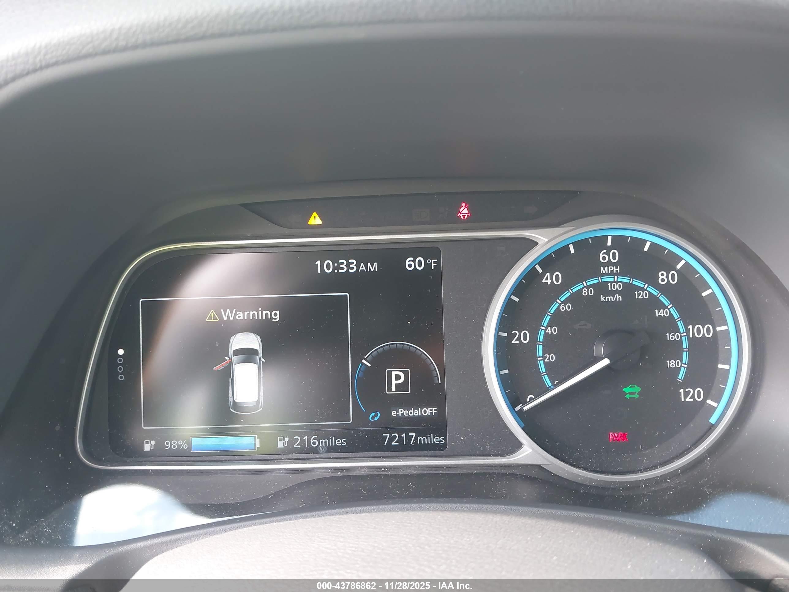 NISSAN LEAF image 7