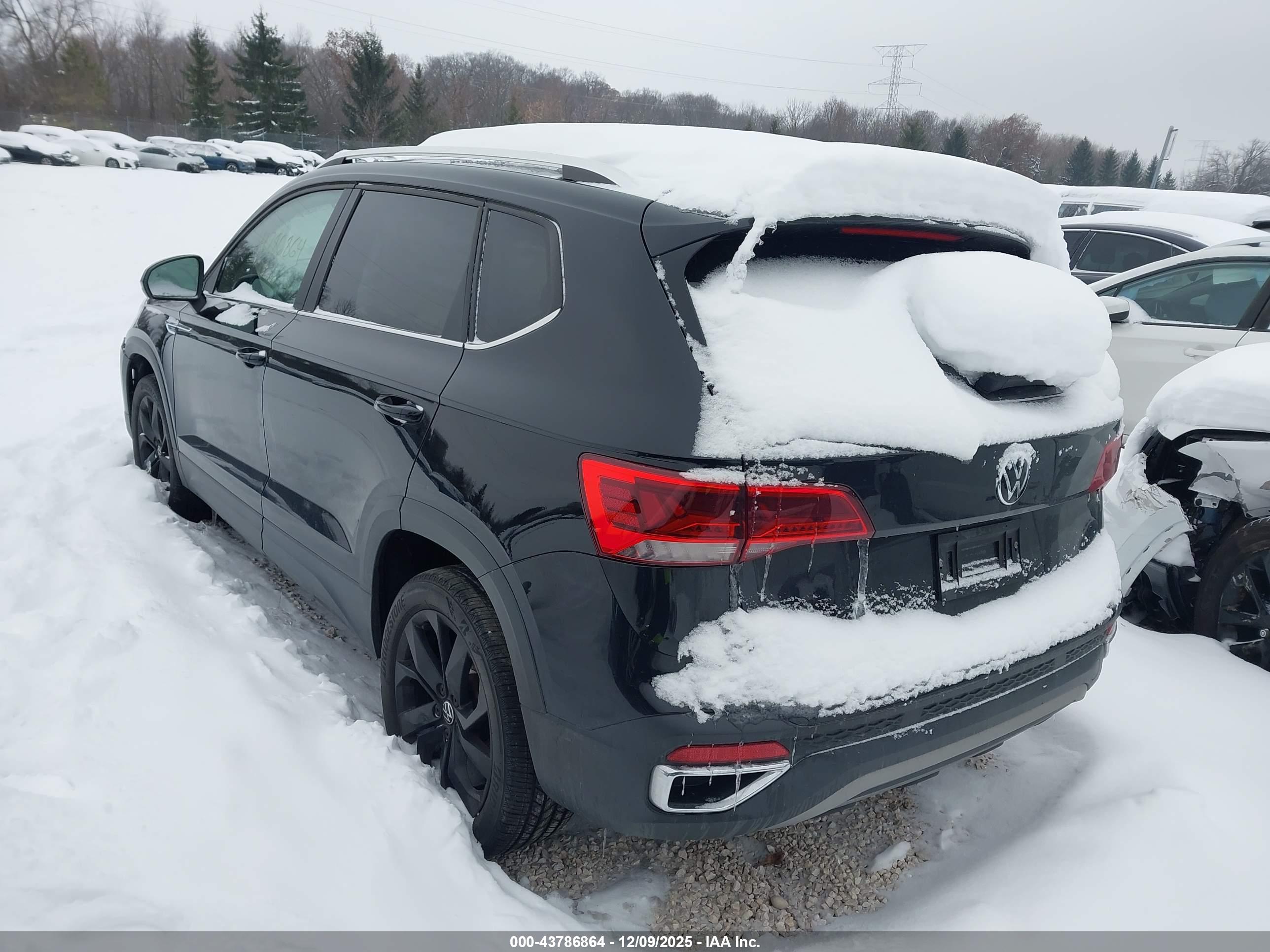 VOLKSWAGEN TAOS image 3