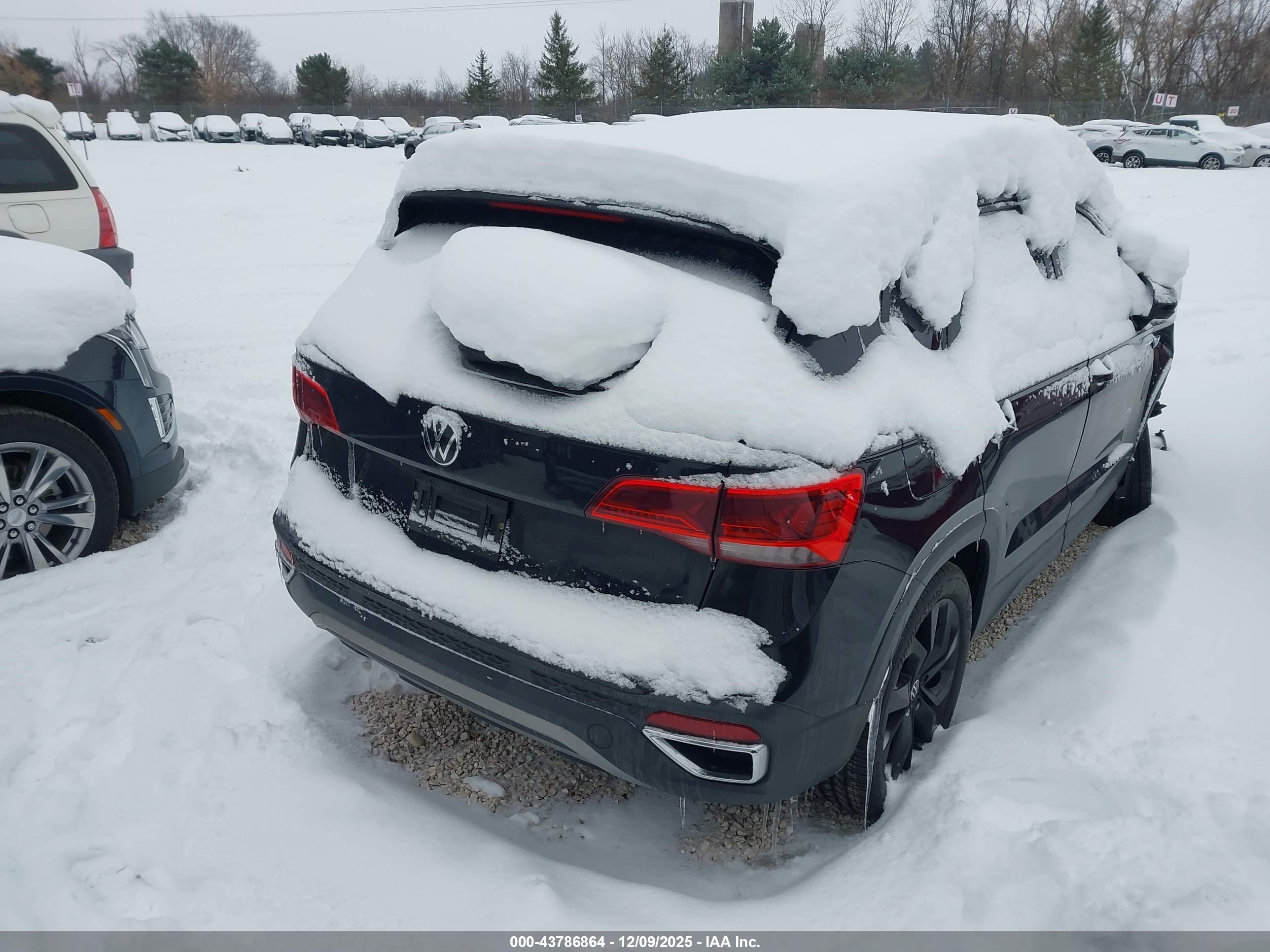 VOLKSWAGEN TAOS image 4