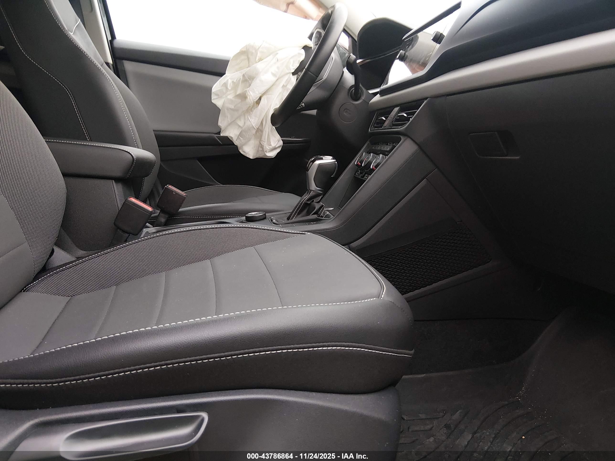 VOLKSWAGEN TAOS image 5