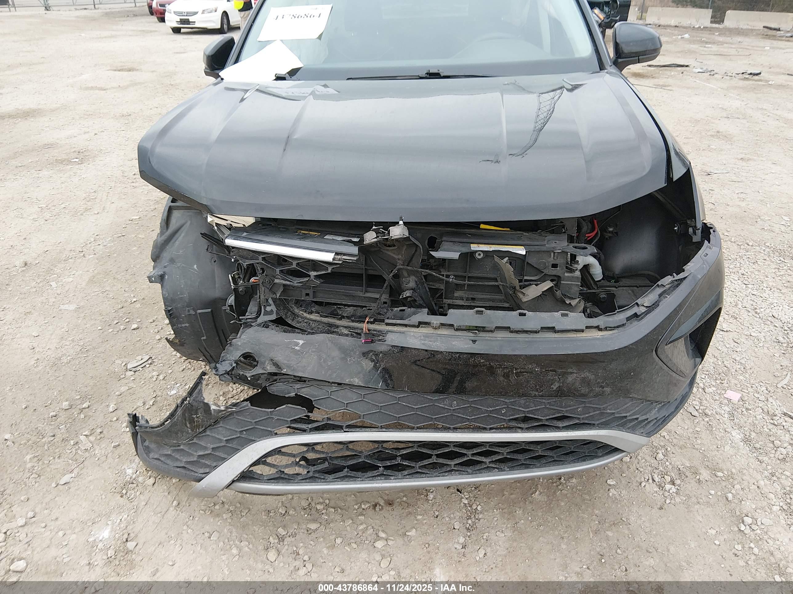 VOLKSWAGEN TAOS image 6