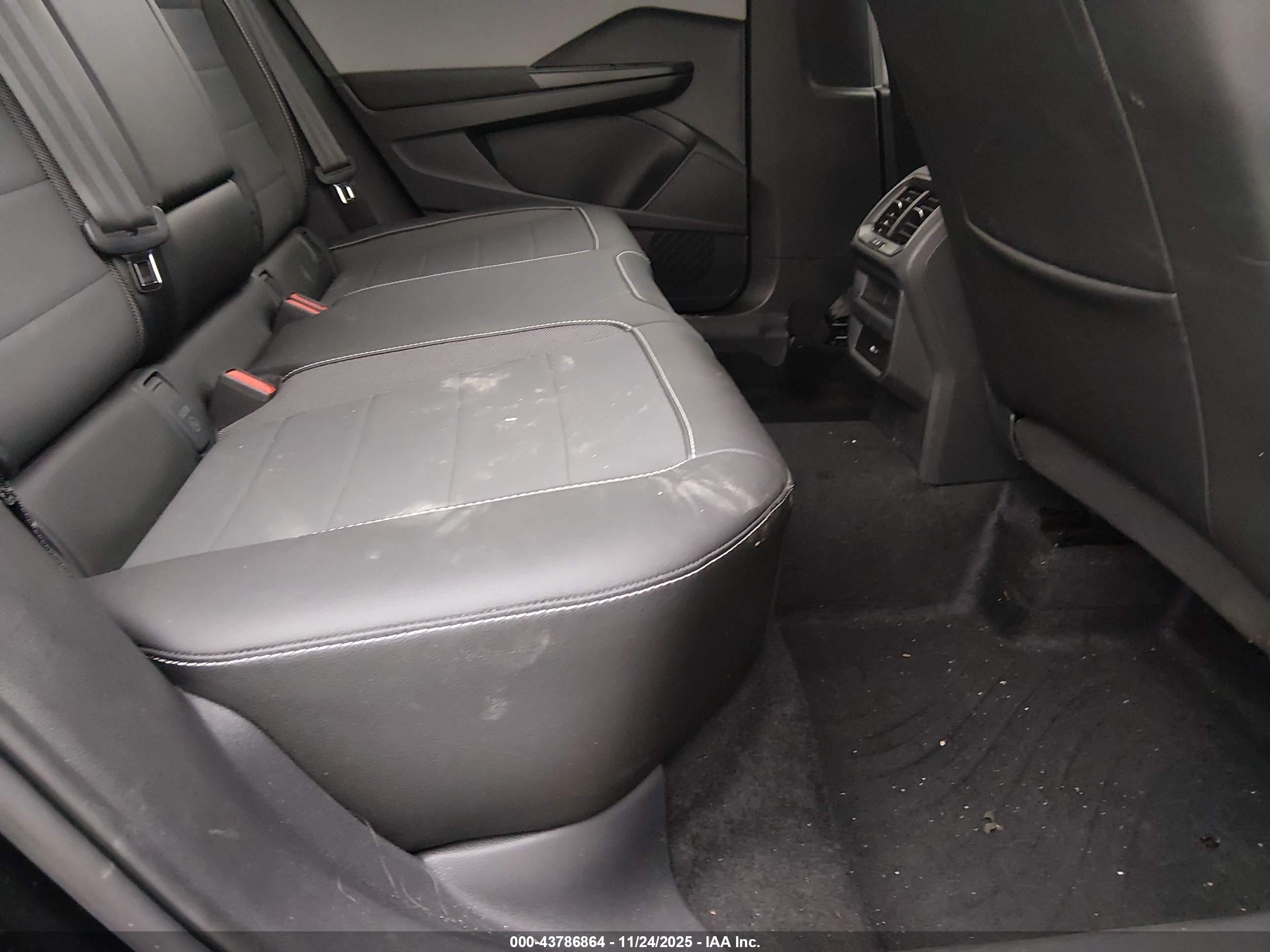 VOLKSWAGEN TAOS image 8