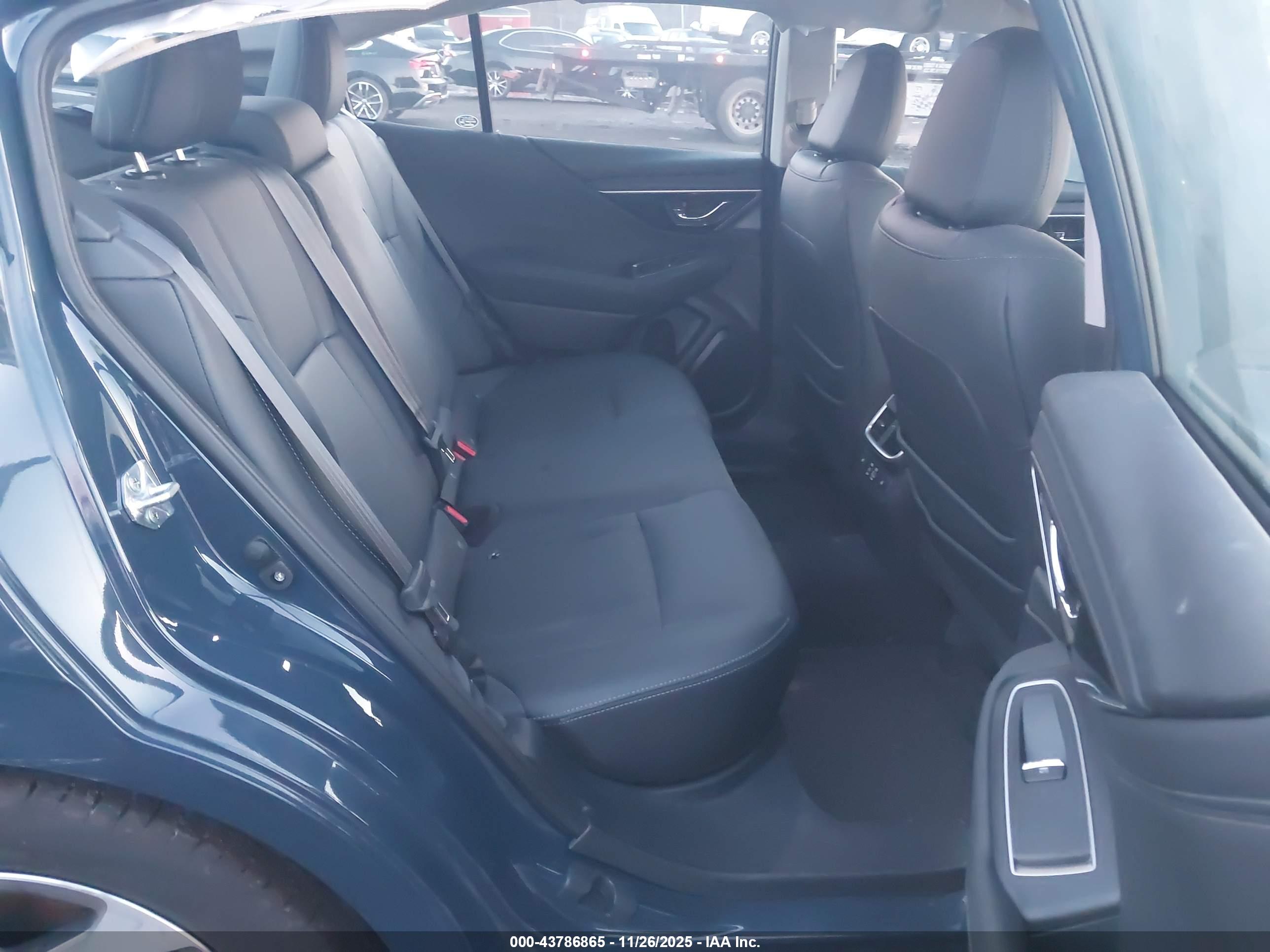 SUBARU LEGACY image 8