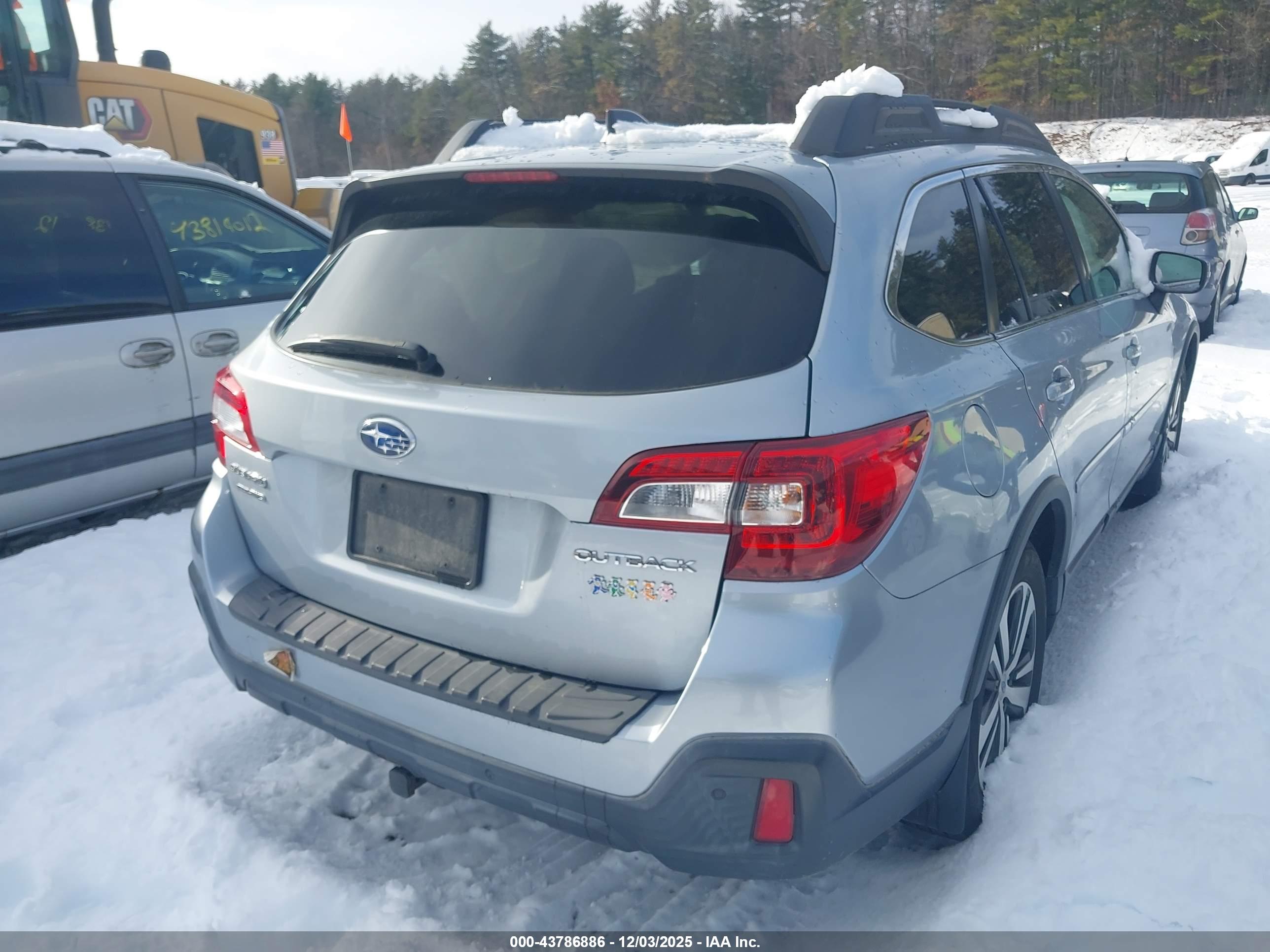 SUBARU OUTBACK image 4