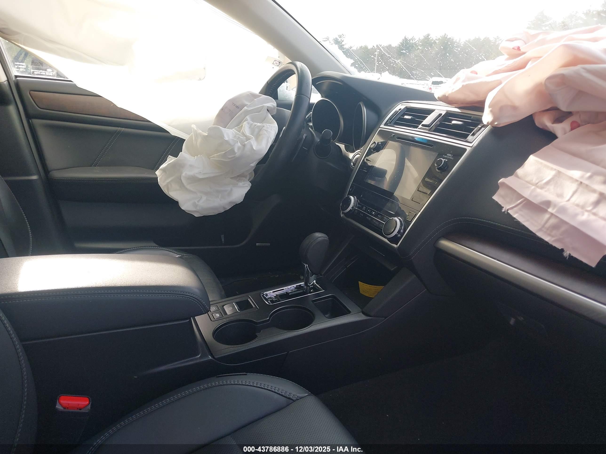 SUBARU OUTBACK image 5