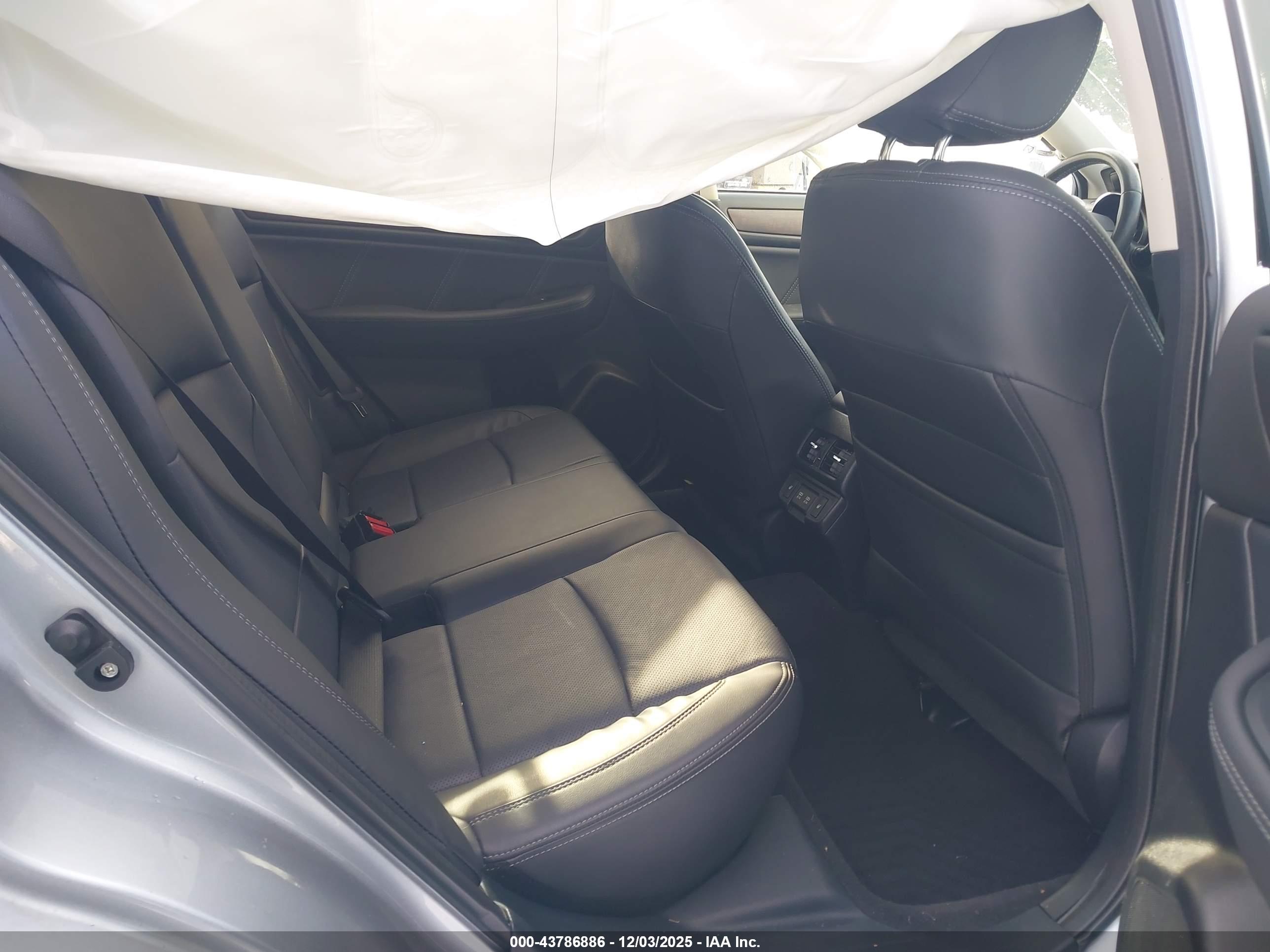 SUBARU OUTBACK image 8