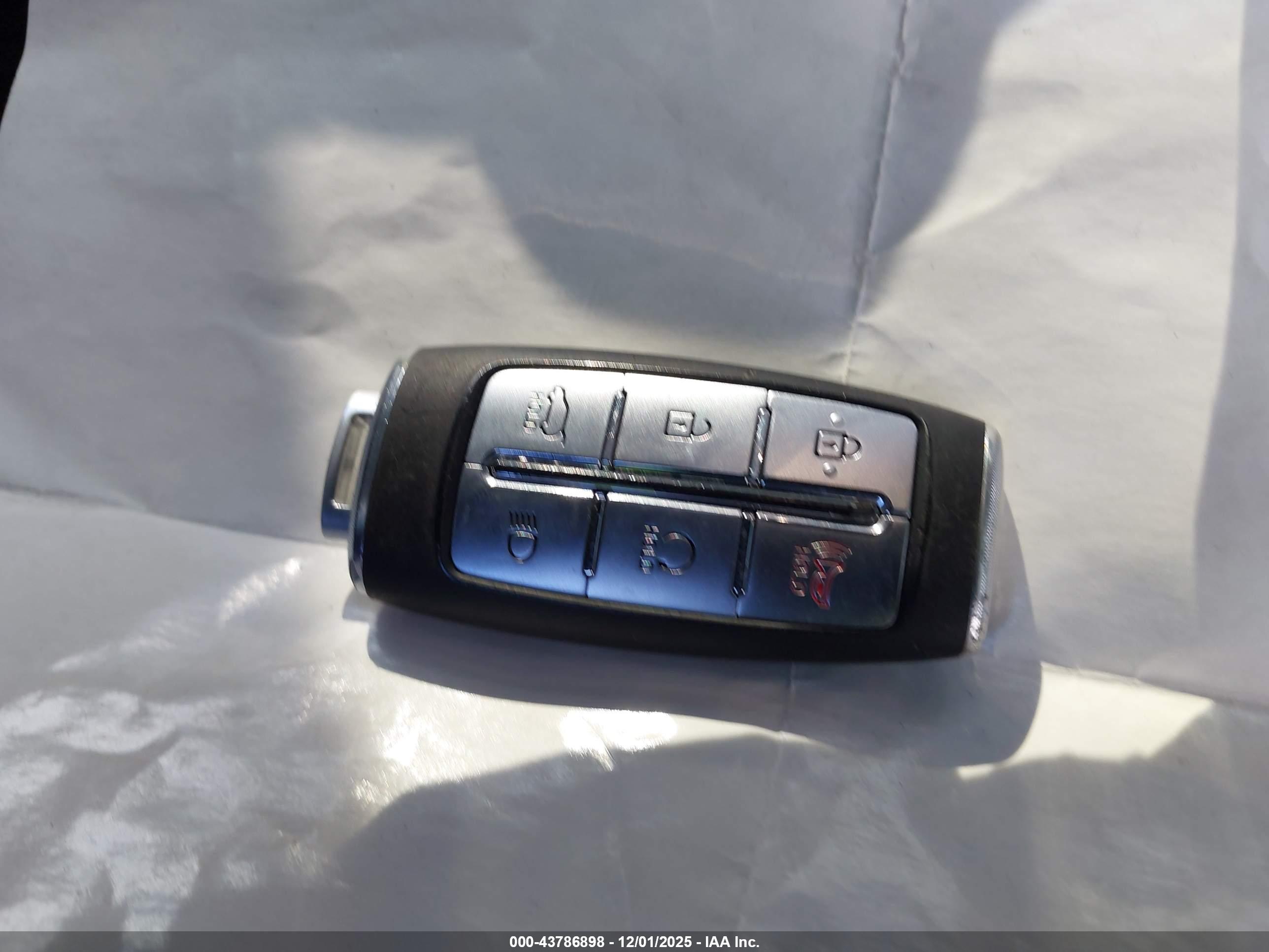 GENESIS GV70 image 11