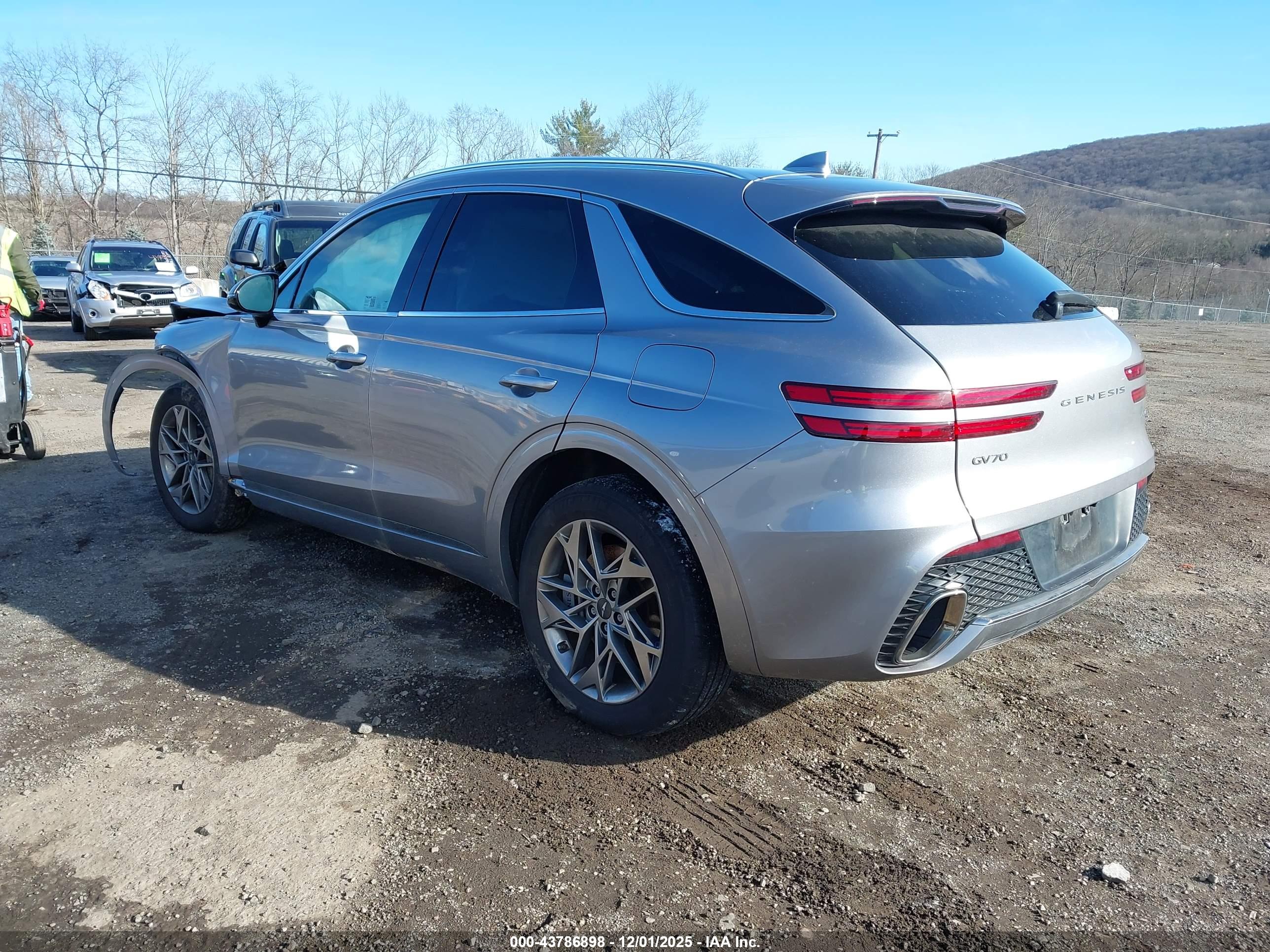 GENESIS GV70 image 3