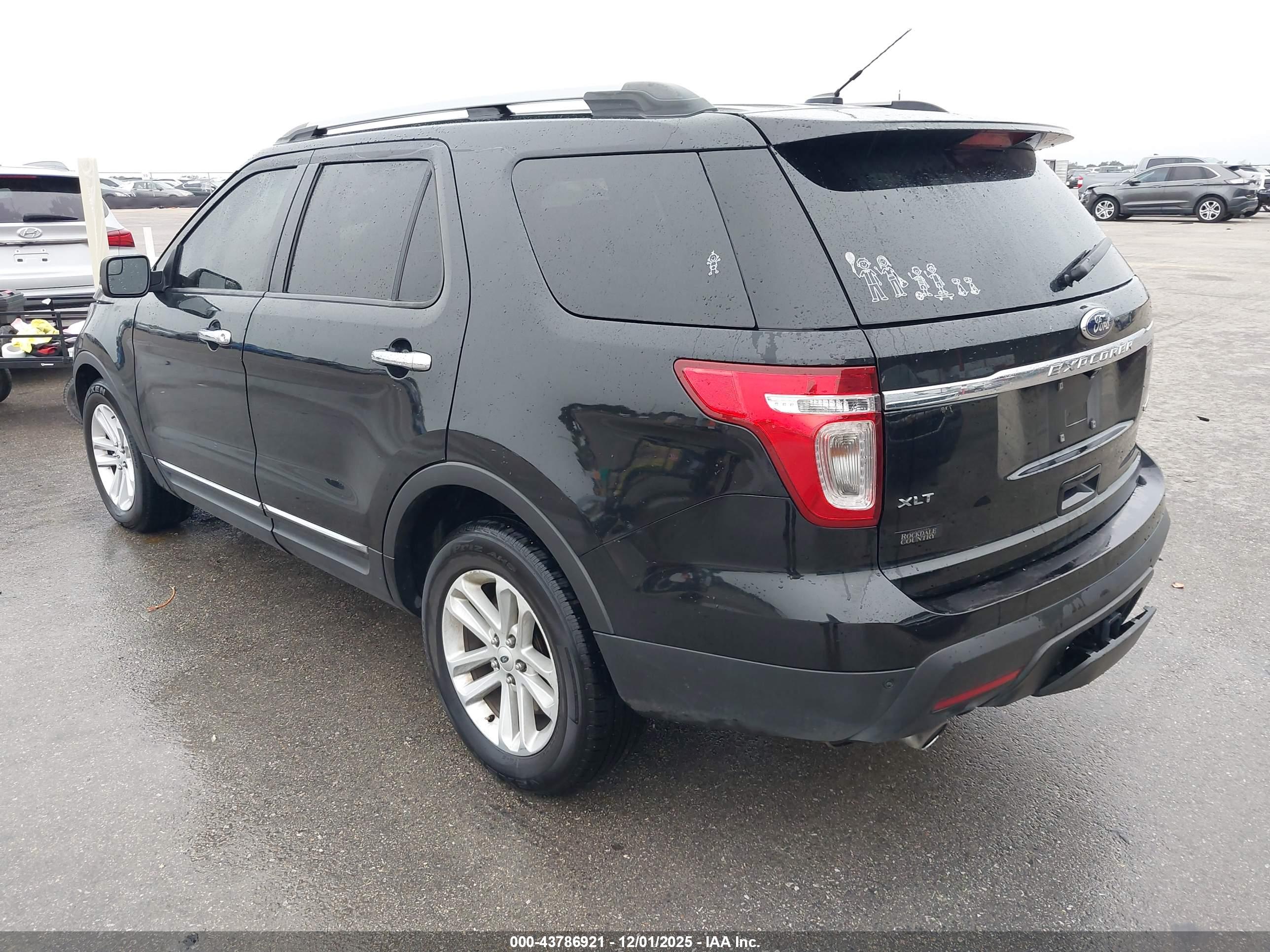 FORD EXPLORER image 3