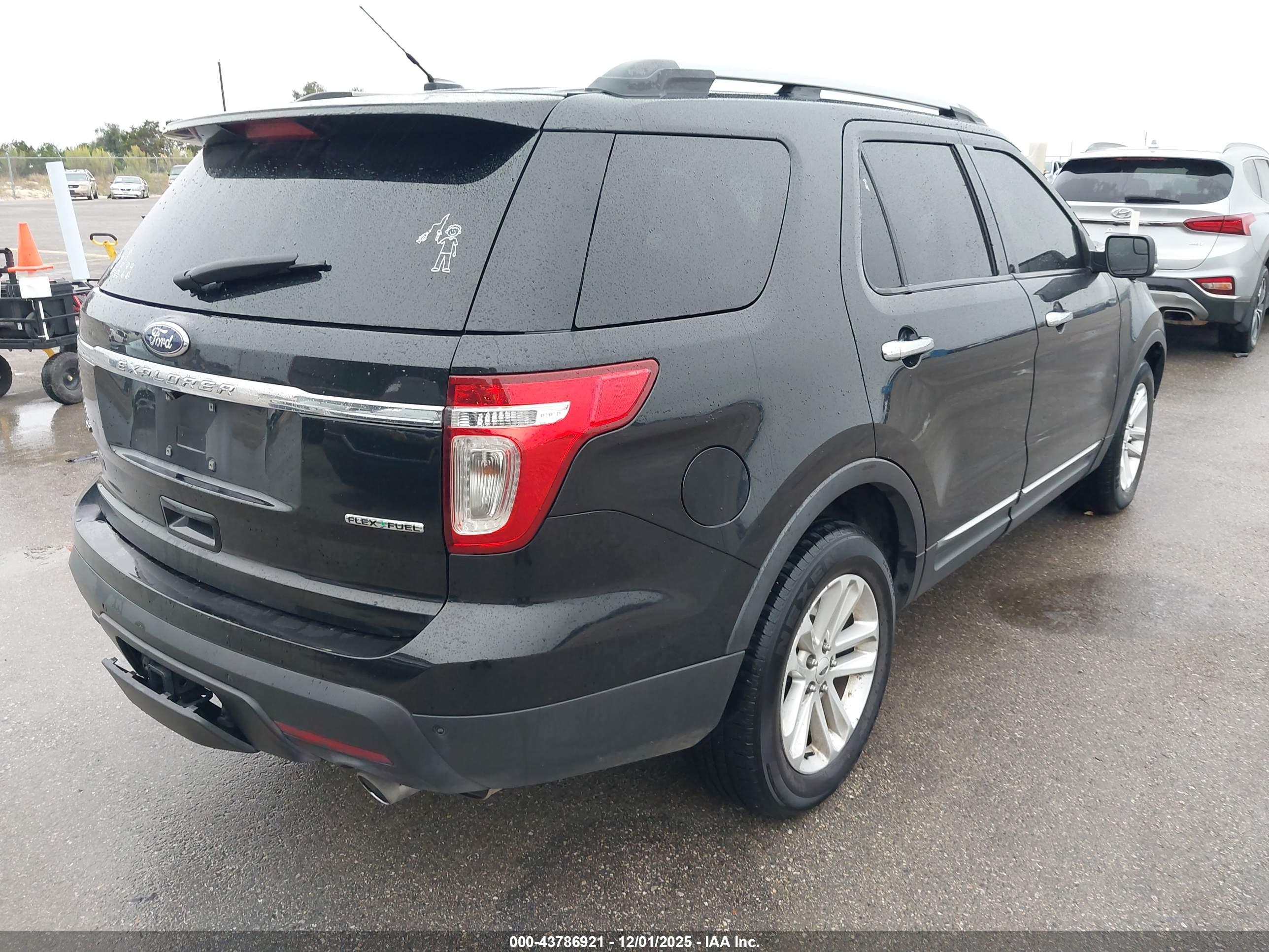 FORD EXPLORER image 4