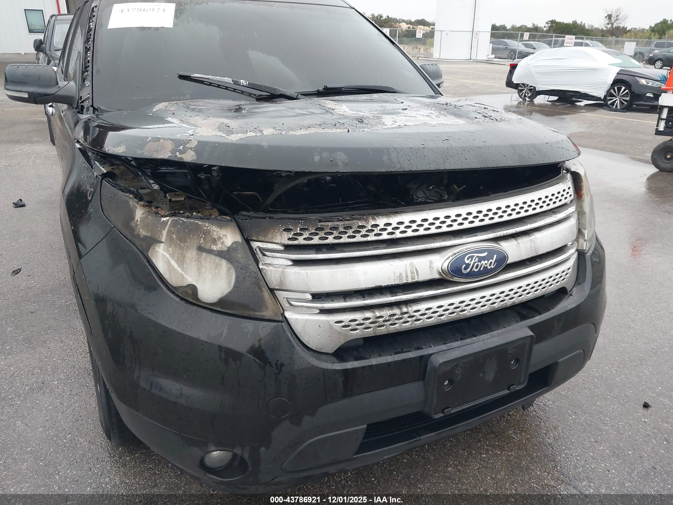 FORD EXPLORER image 6