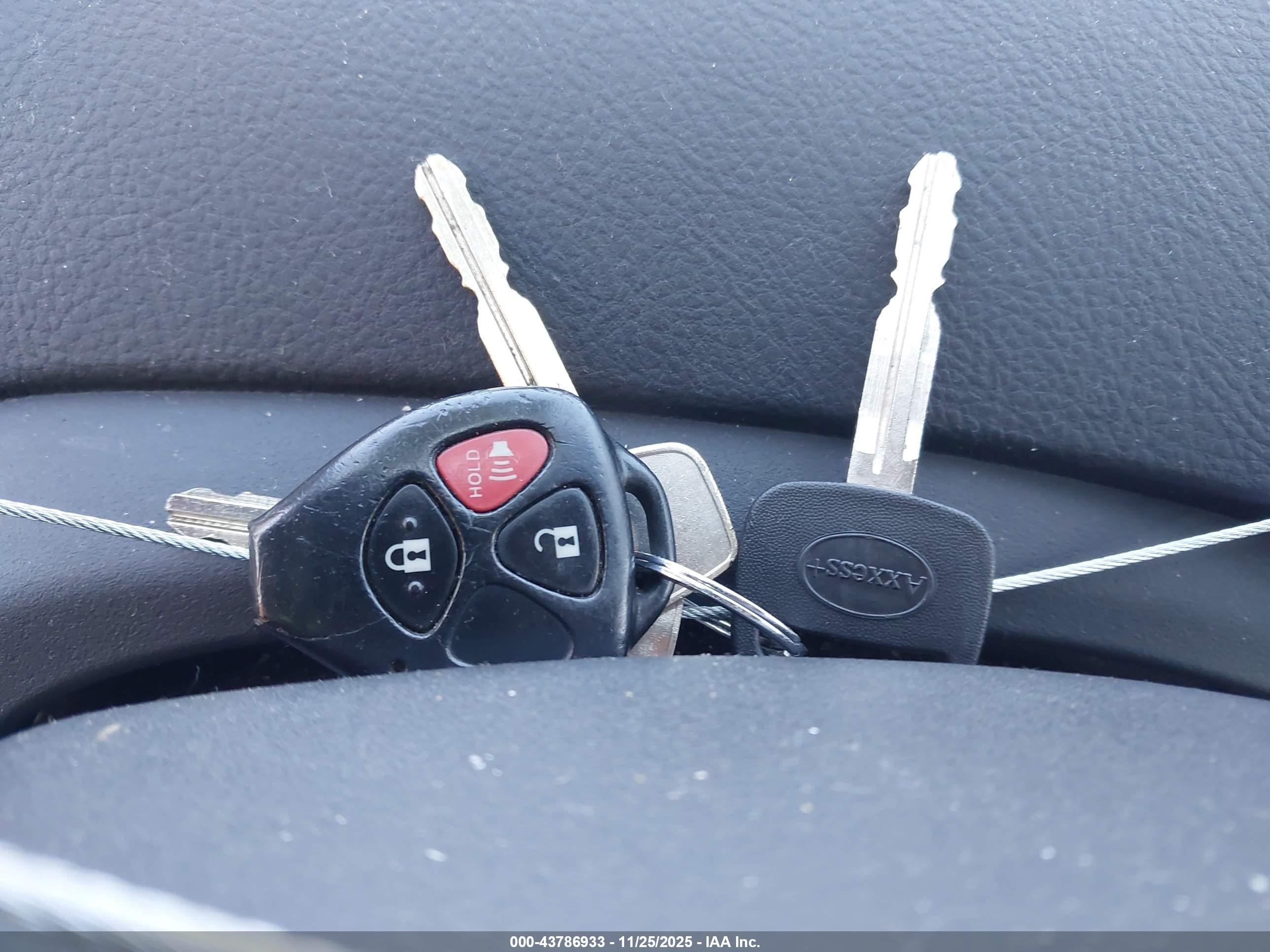TOYOTA YARIS image 11