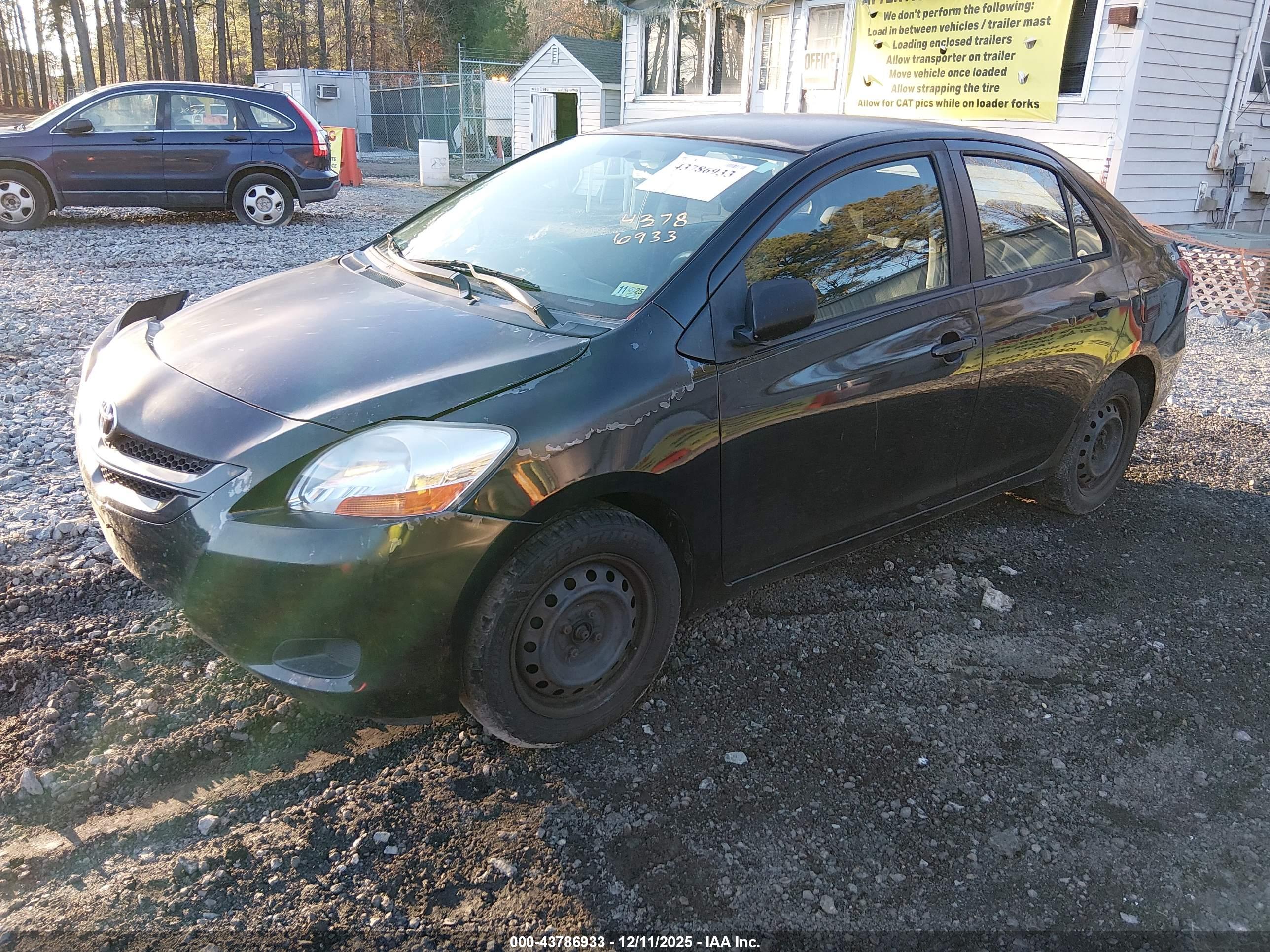 TOYOTA YARIS image 2