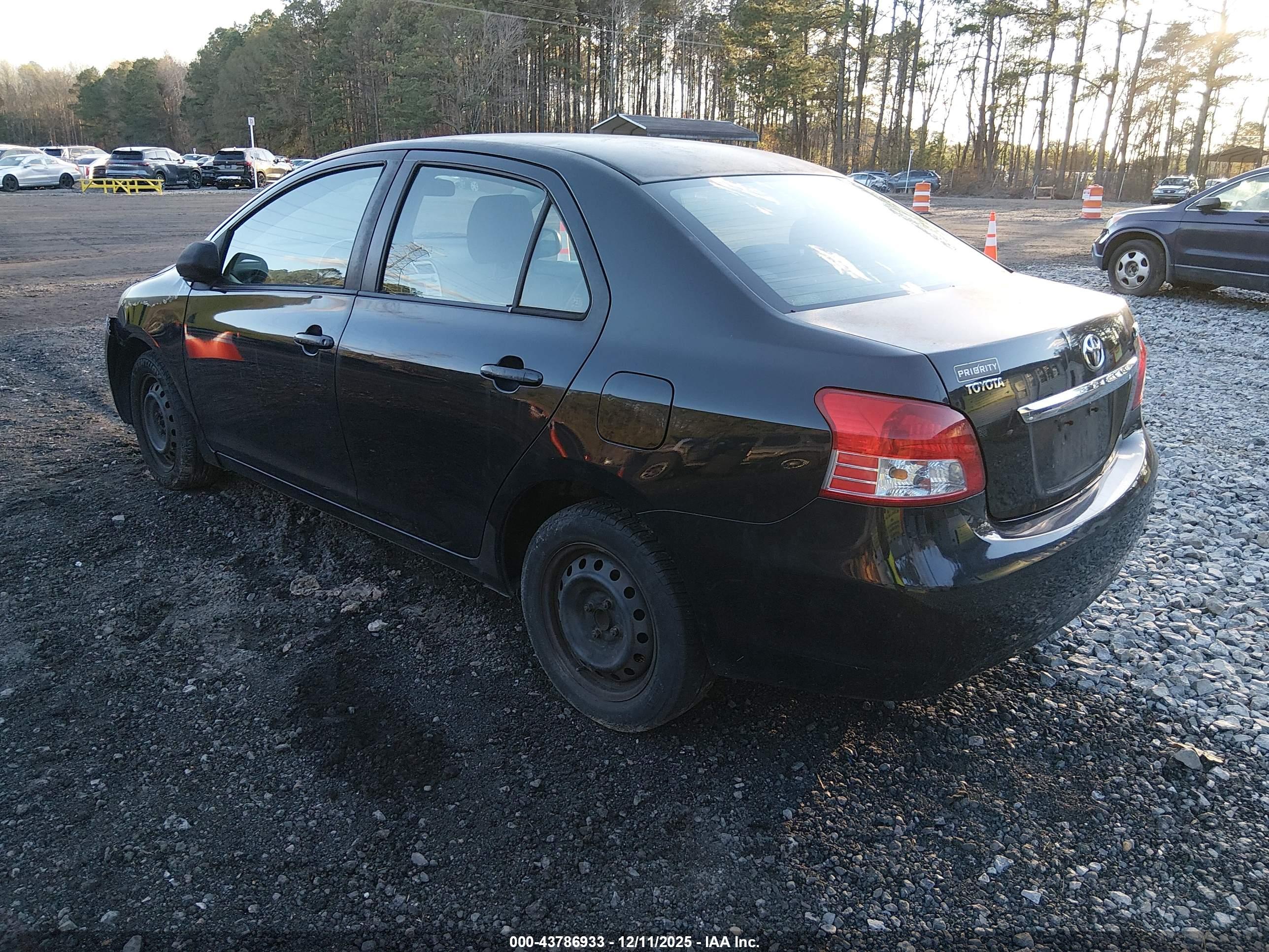 TOYOTA YARIS image 3