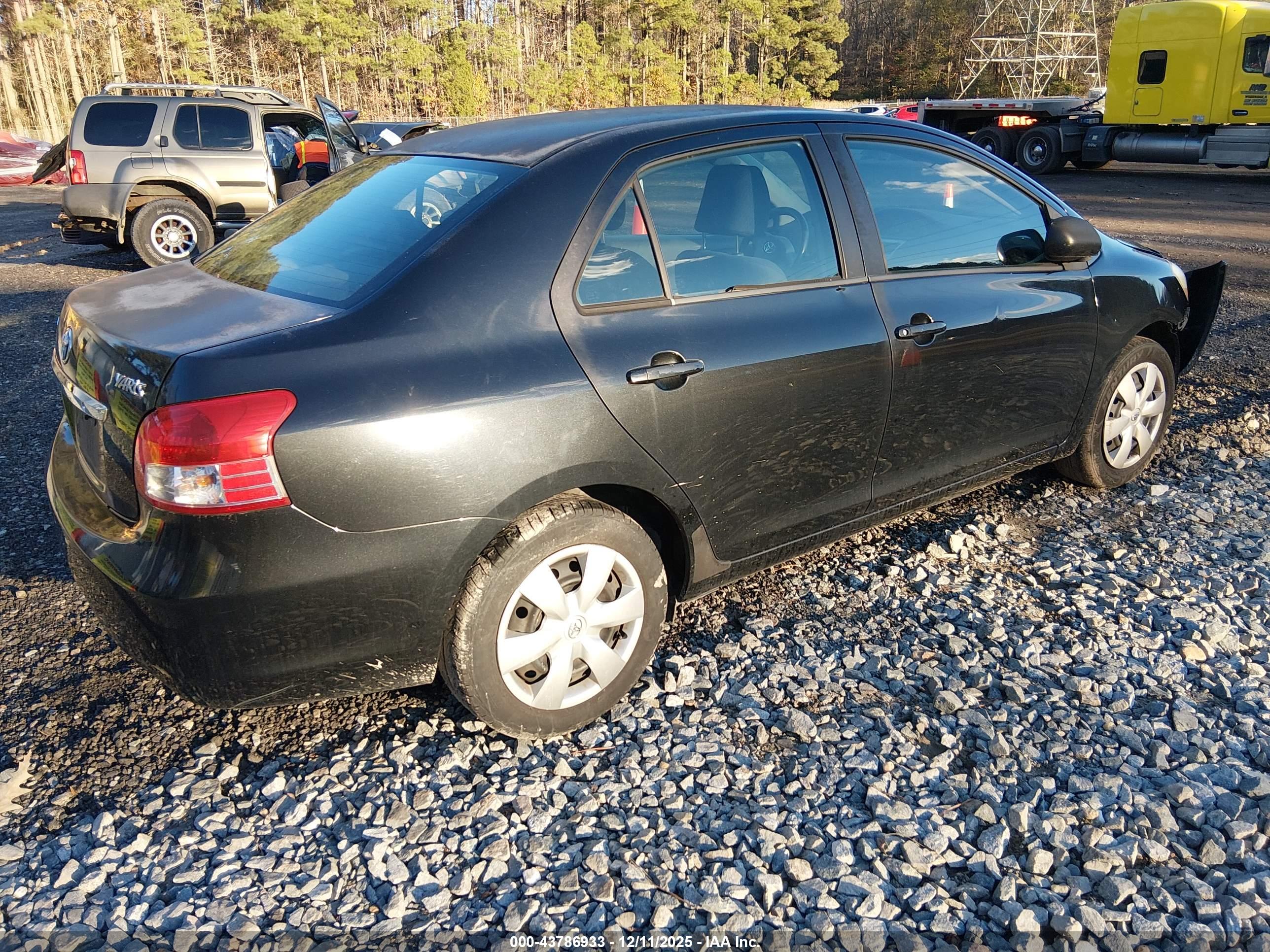 TOYOTA YARIS image 4