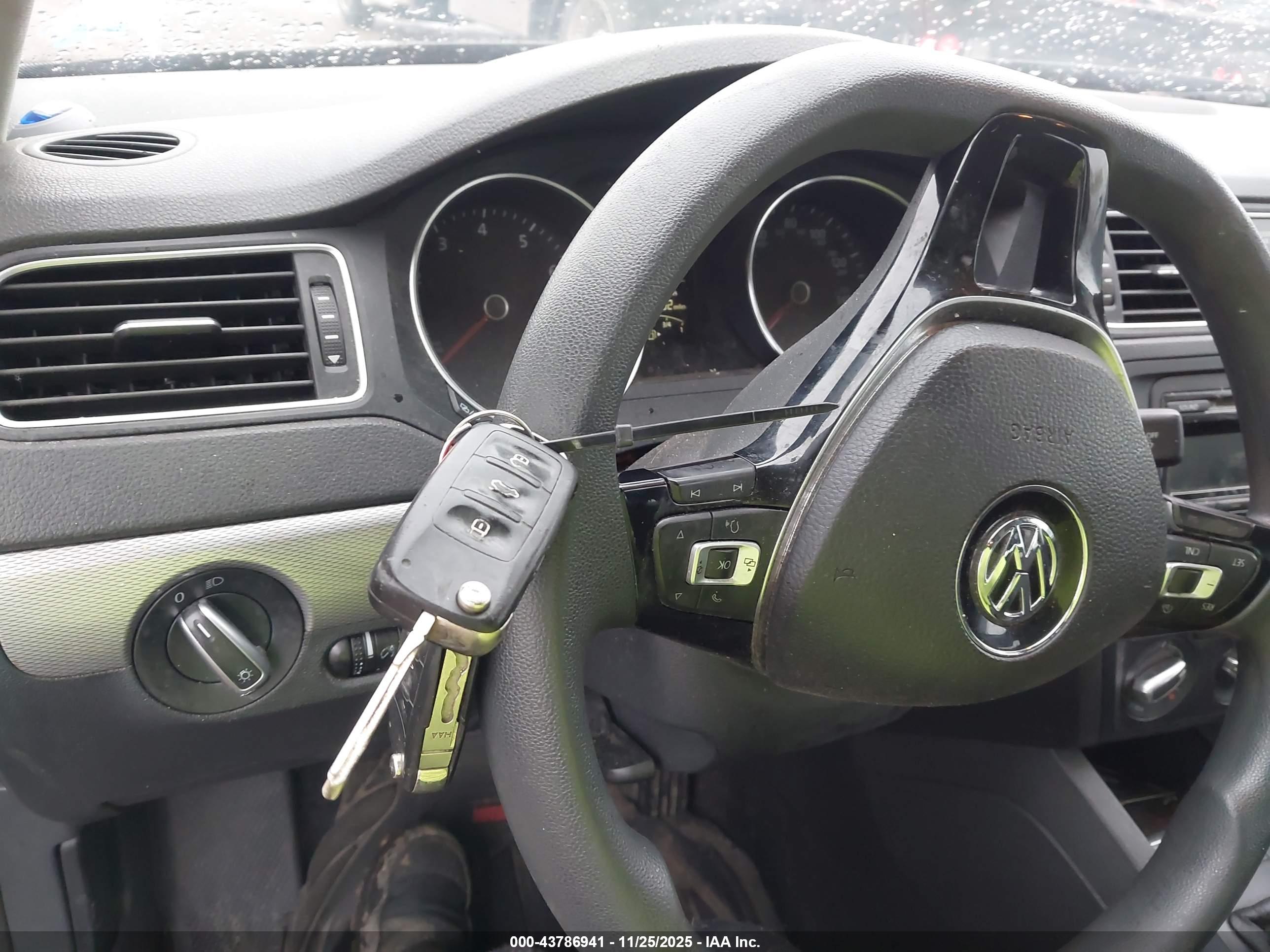 VOLKSWAGEN JETTA image 11