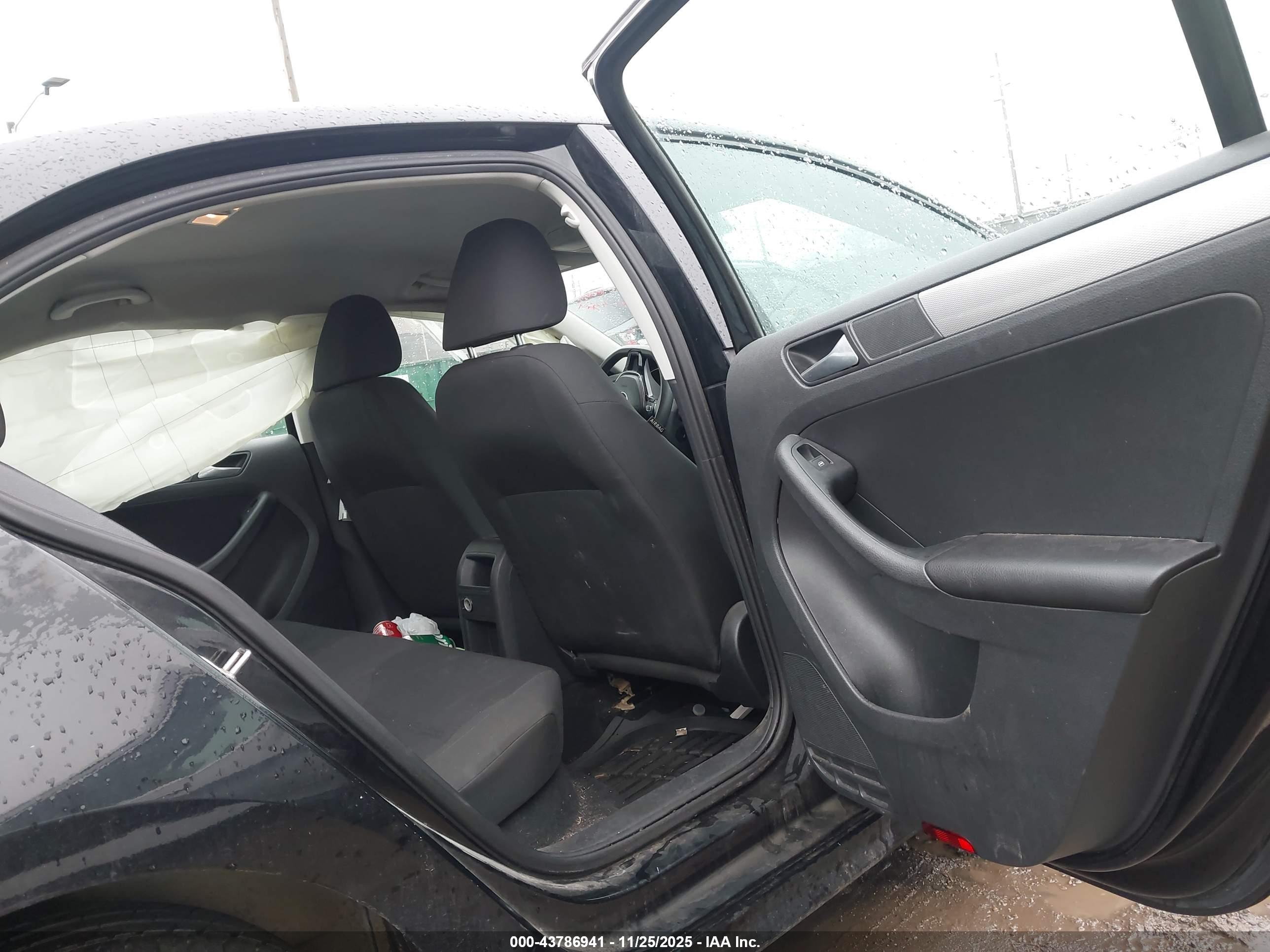 VOLKSWAGEN JETTA image 8