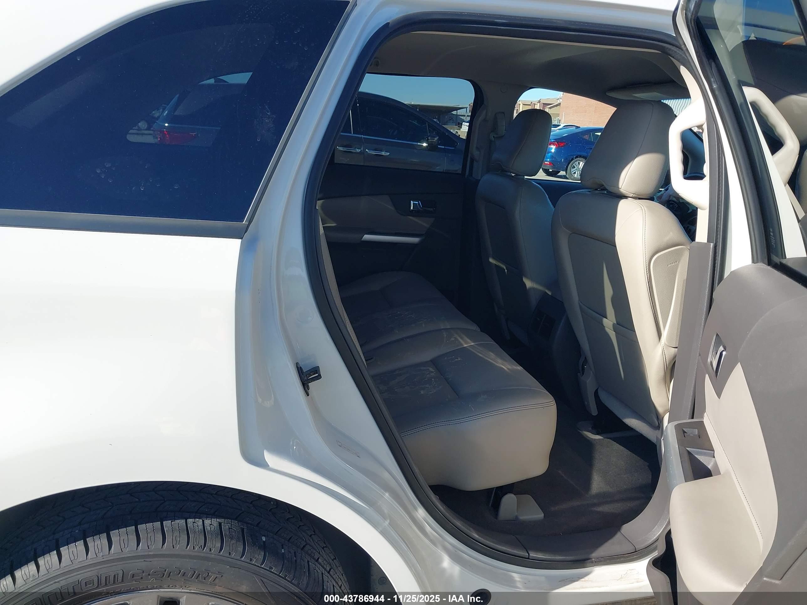 FORD EDGE image 8